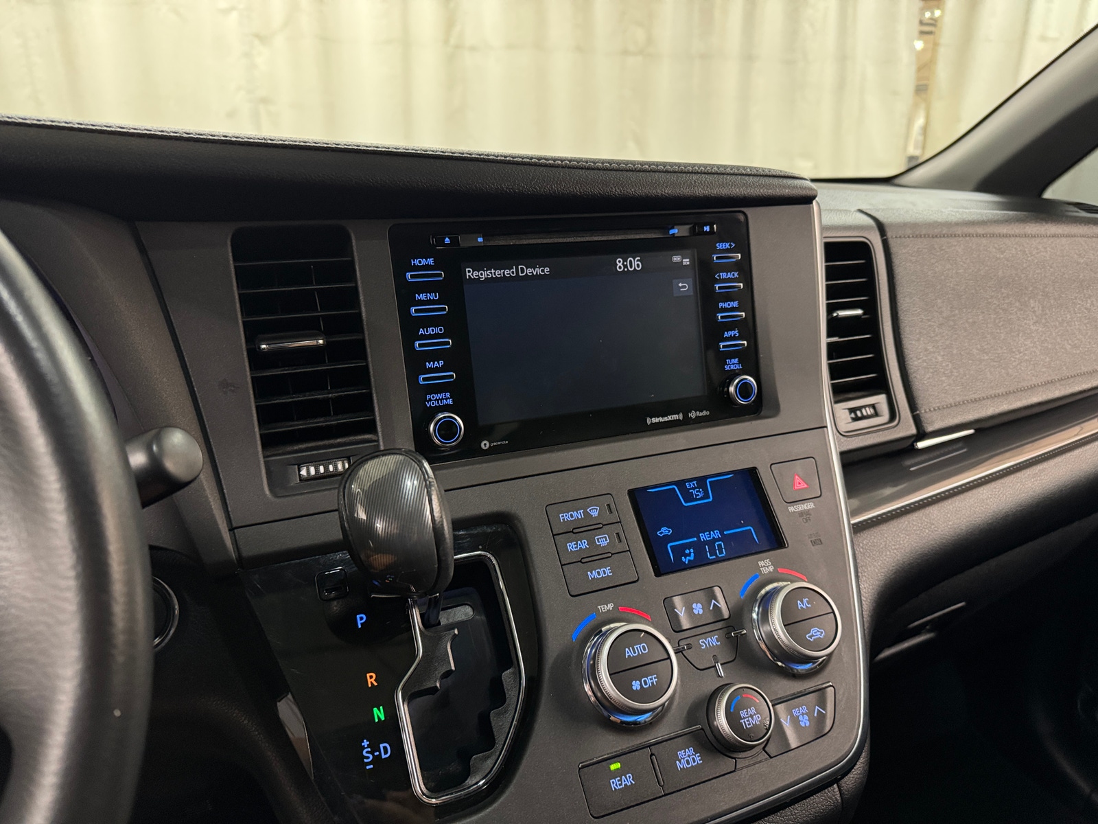 Thumbnail: 2018 Toyota Sienna - 3