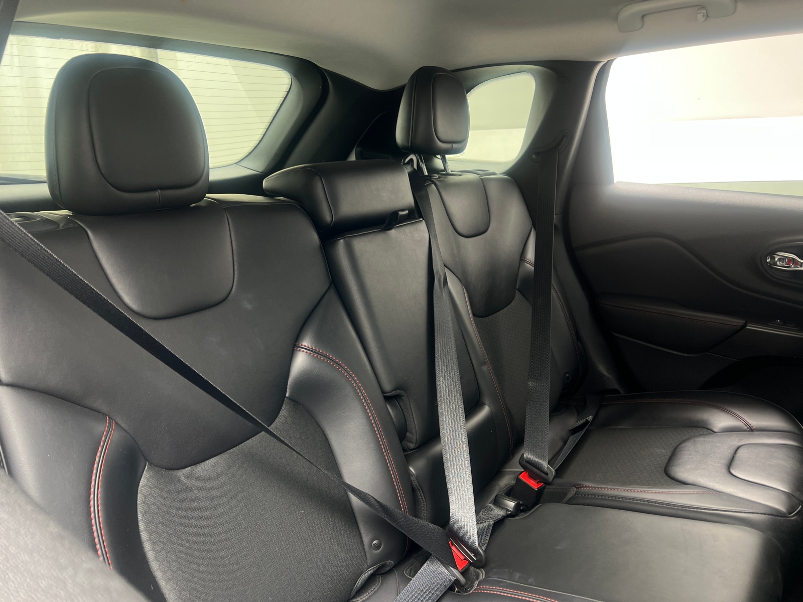 Thumbnail: 2019 Jeep Cherokee - 6