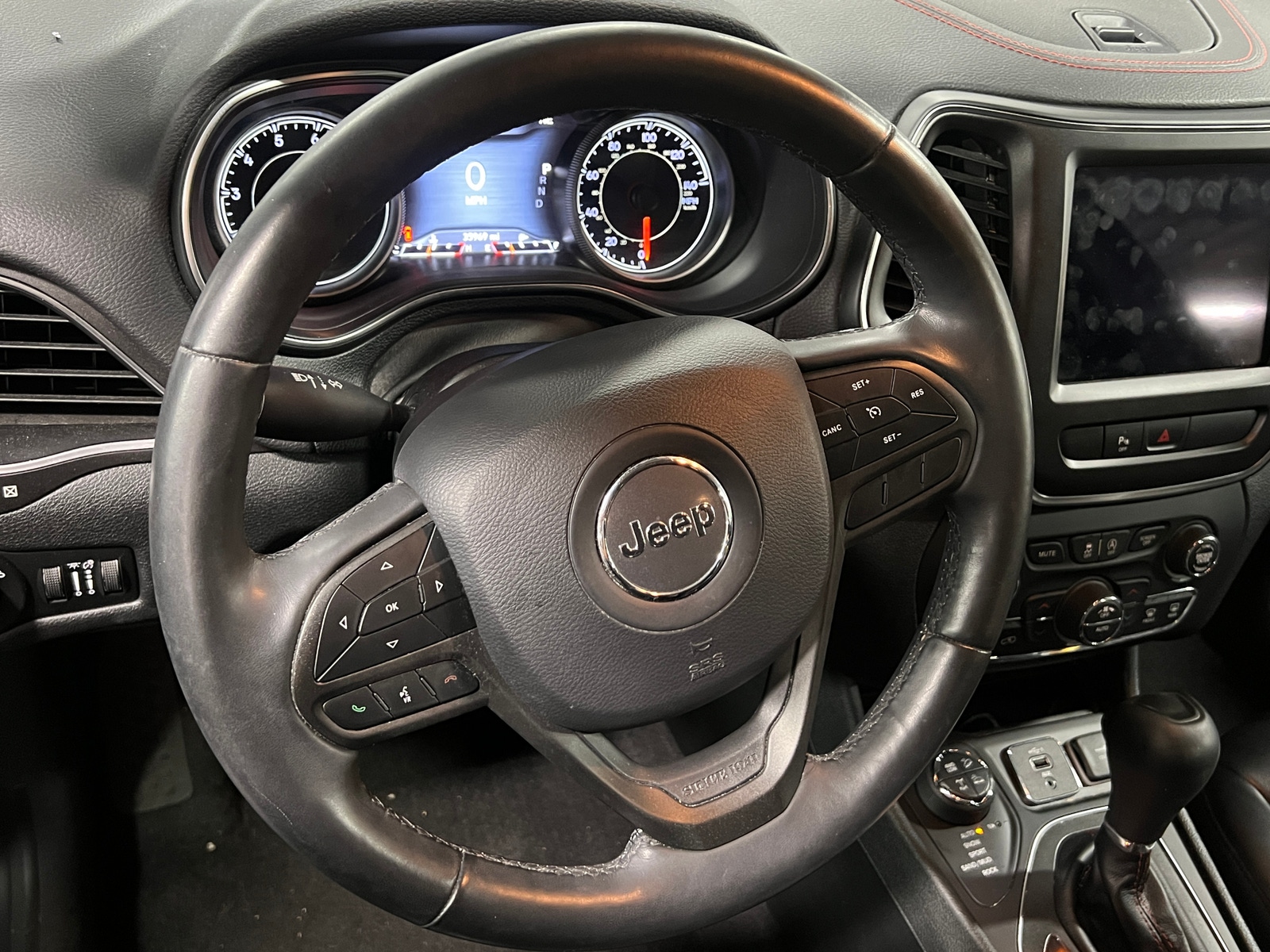 Thumbnail: 2019 Jeep Cherokee - 5