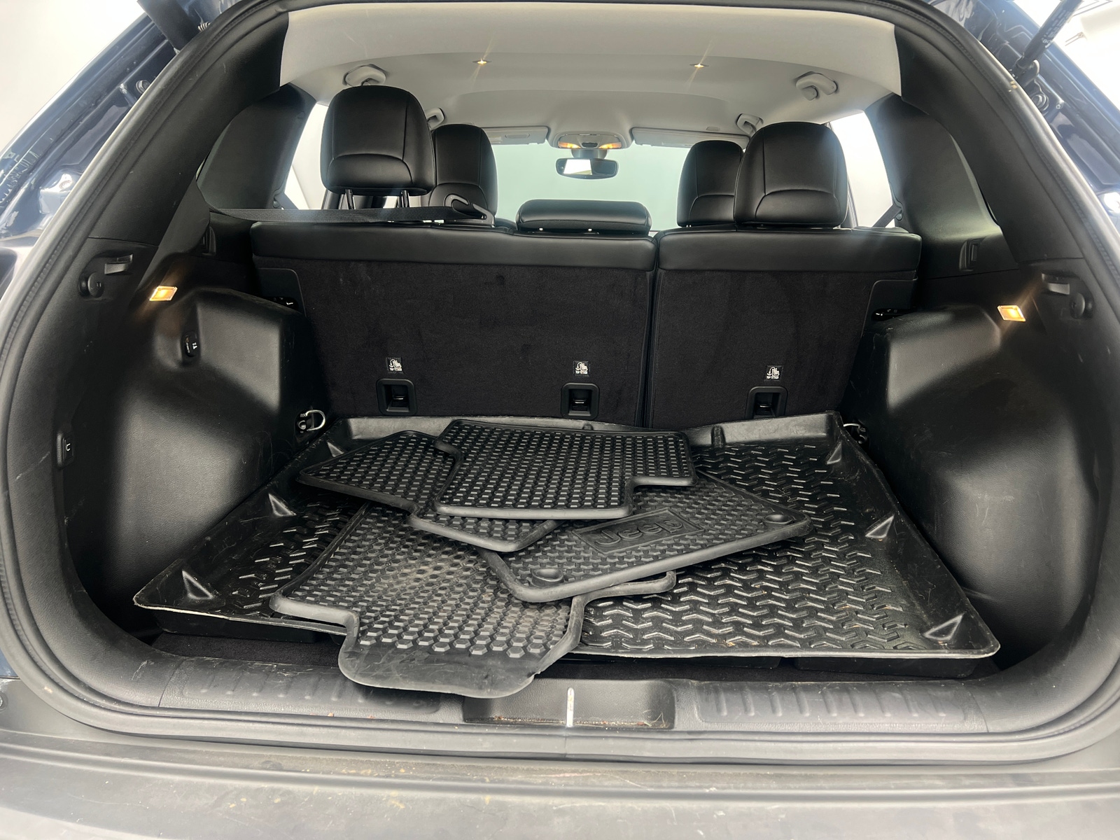 Thumbnail: 2019 Jeep Cherokee - 7