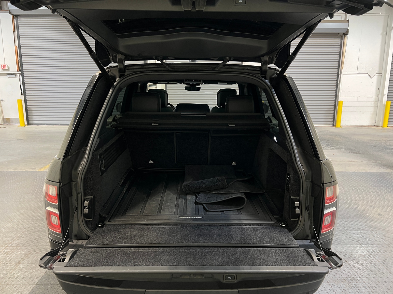 Thumbnail: 2020 Land Rover Range Rover - 6