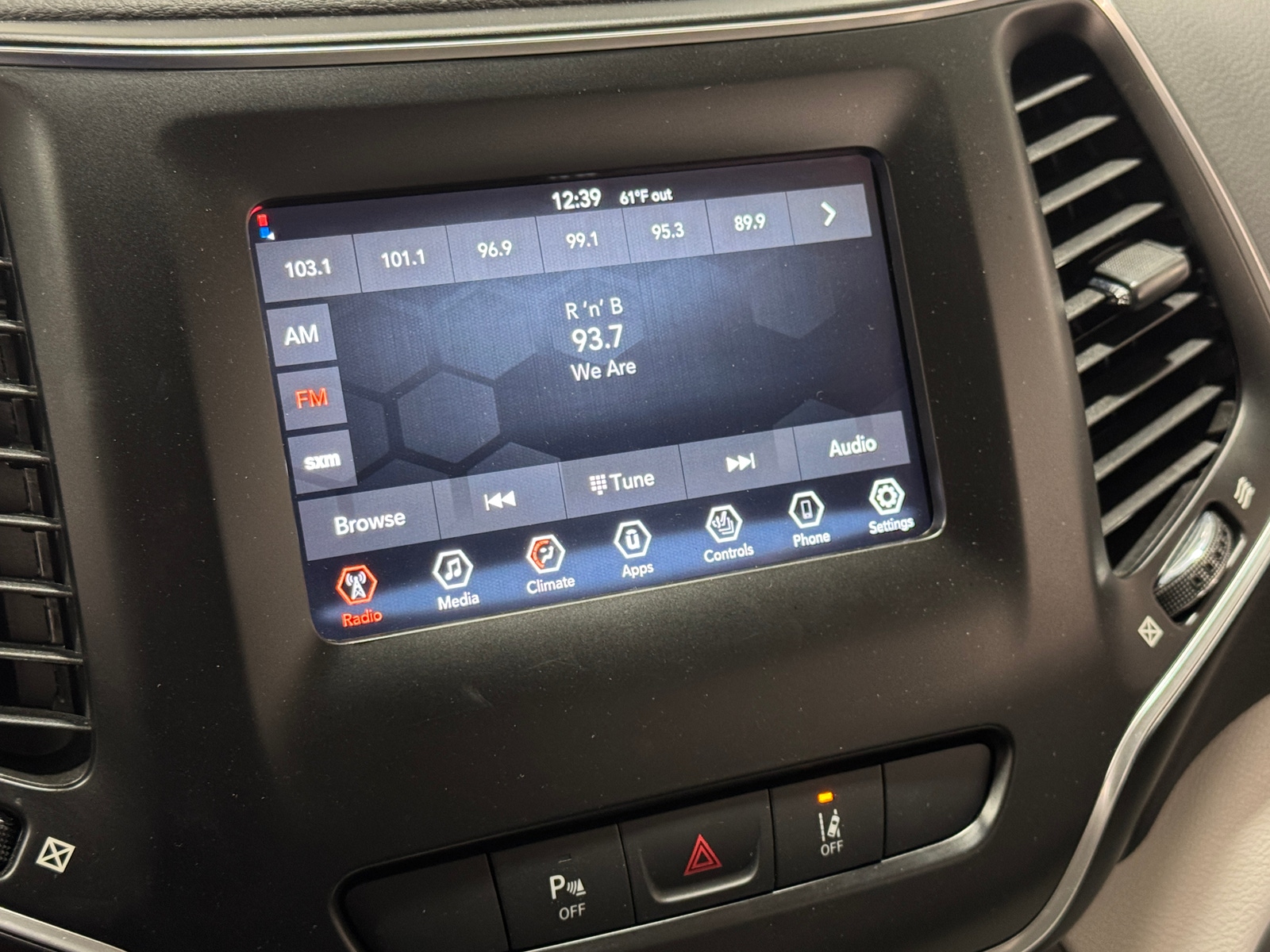 Thumbnail: 2021 Jeep Cherokee - 3