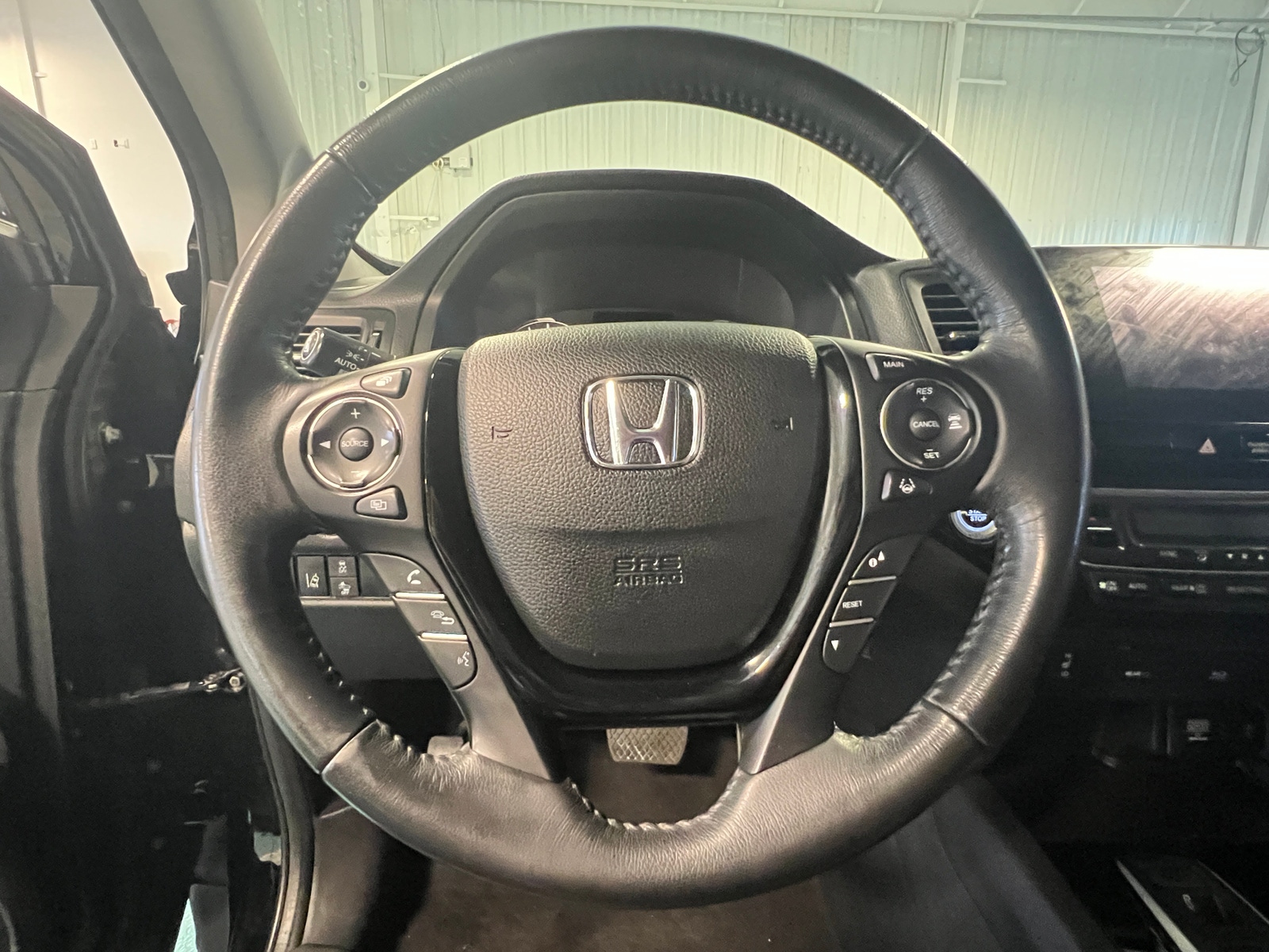 Thumbnail: 2017 Honda Pilot - 4