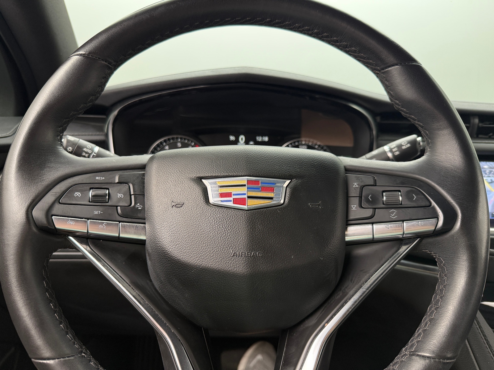 Thumbnail: 2024 Cadillac XT6 - 4