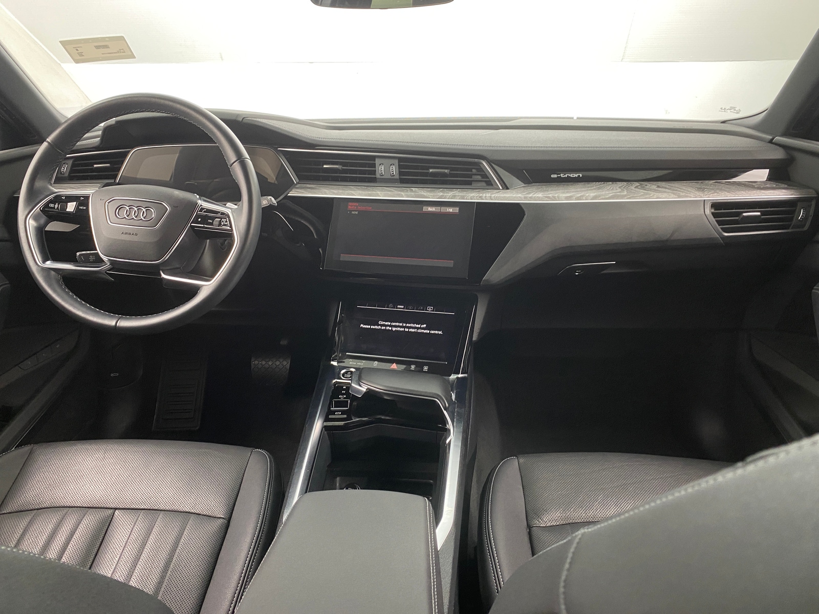 Thumbnail: 2022 Audi e-tron - 2