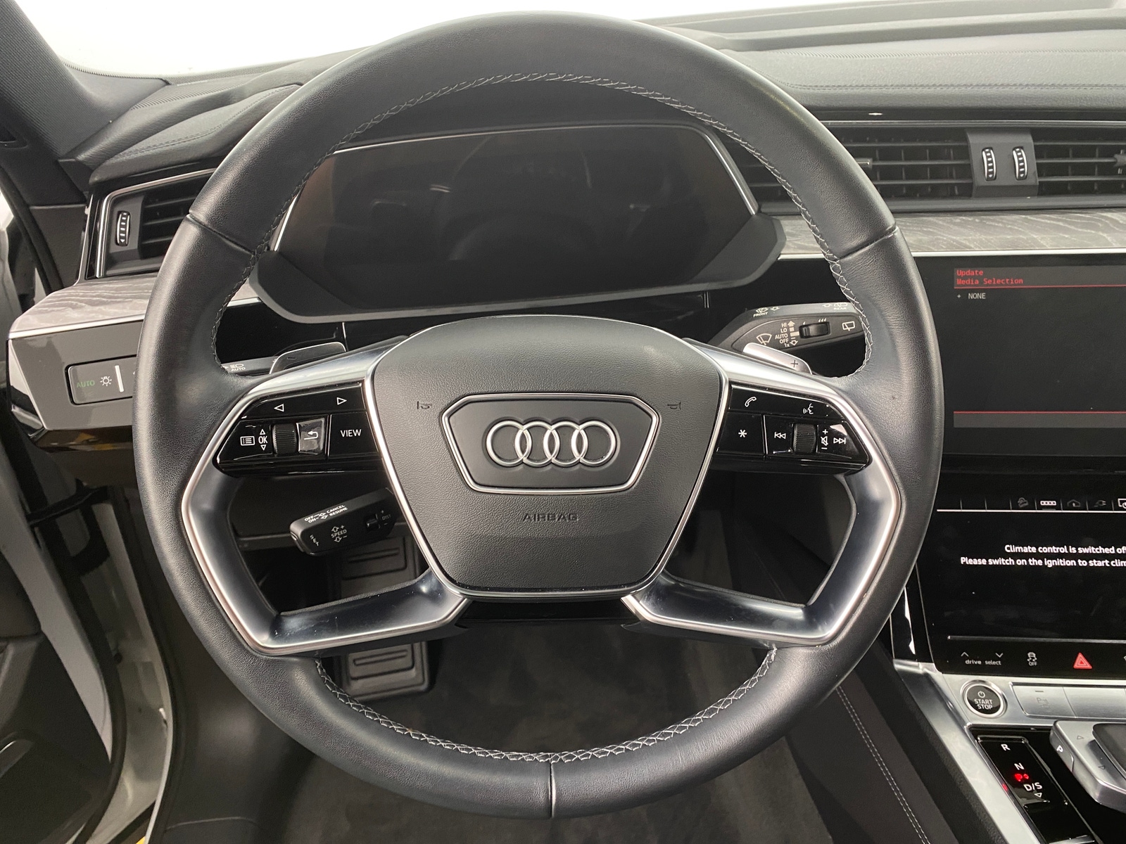 Thumbnail: 2022 Audi e-tron - 4