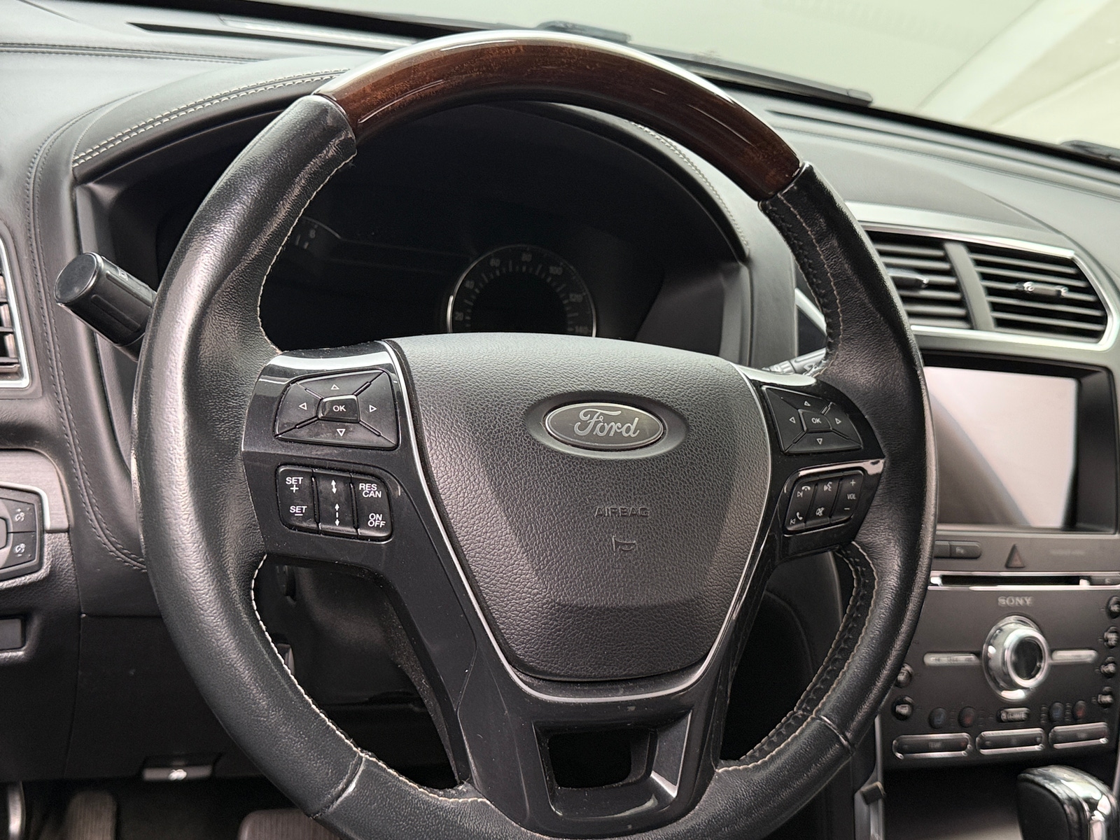 Thumbnail: 2017 Ford Explorer - 4