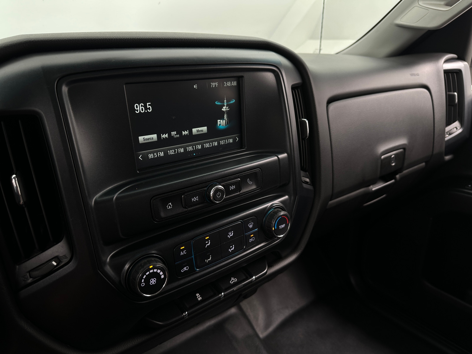 Thumbnail: 2018 Chevrolet Silverado 1500 - 4