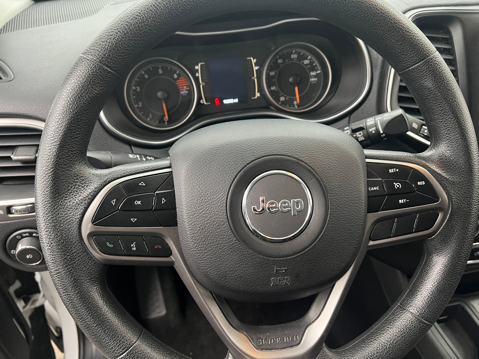 Thumbnail: 2019 Jeep Cherokee - 5