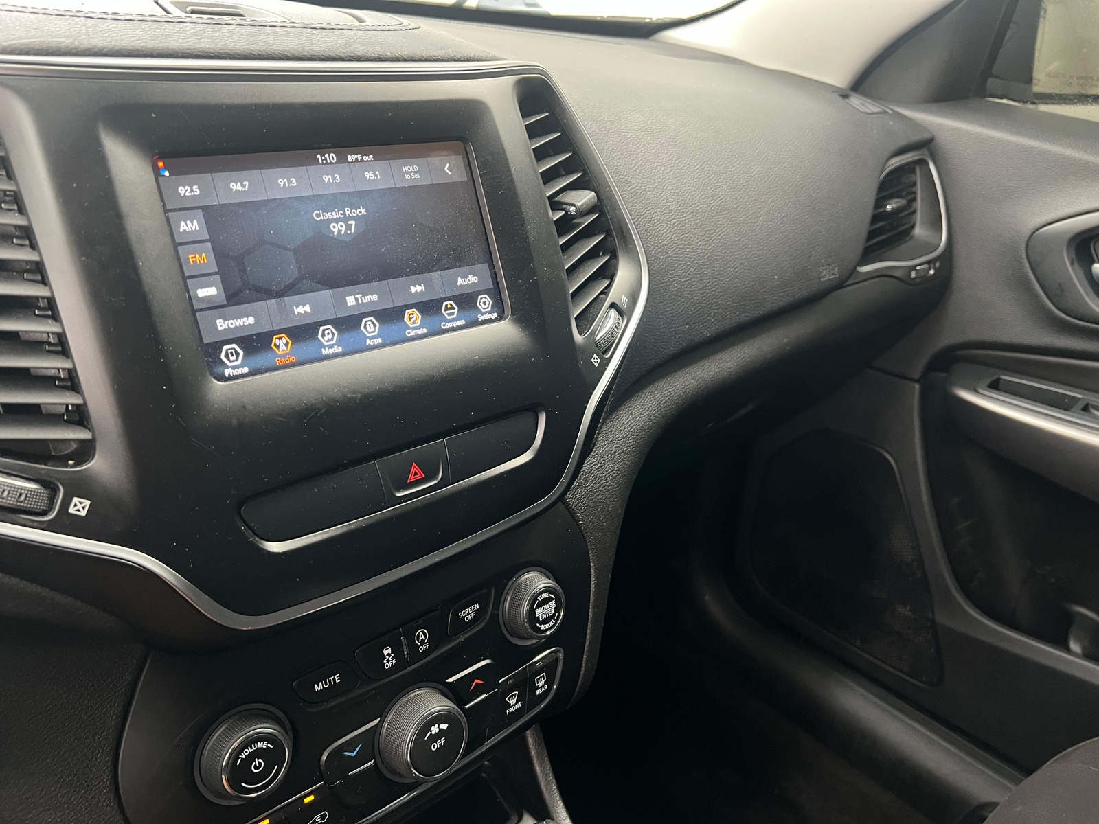 Thumbnail: 2019 Jeep Cherokee - 4