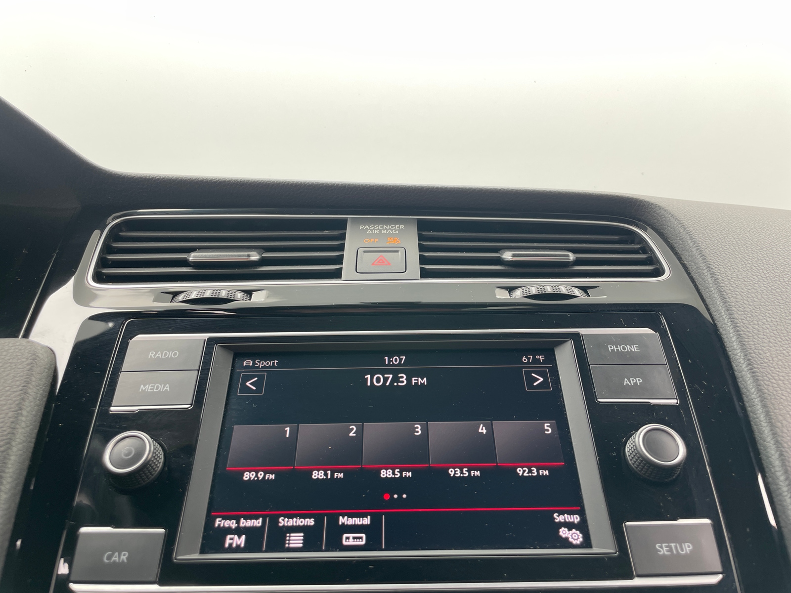 Thumbnail: 2019 Volkswagen Golf - 4