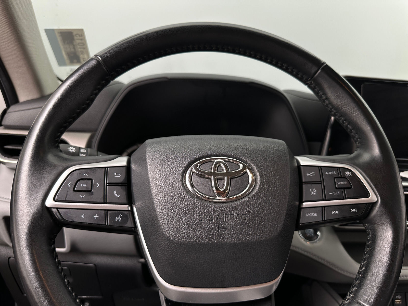 Thumbnail: 2023 Toyota Highlander - 5