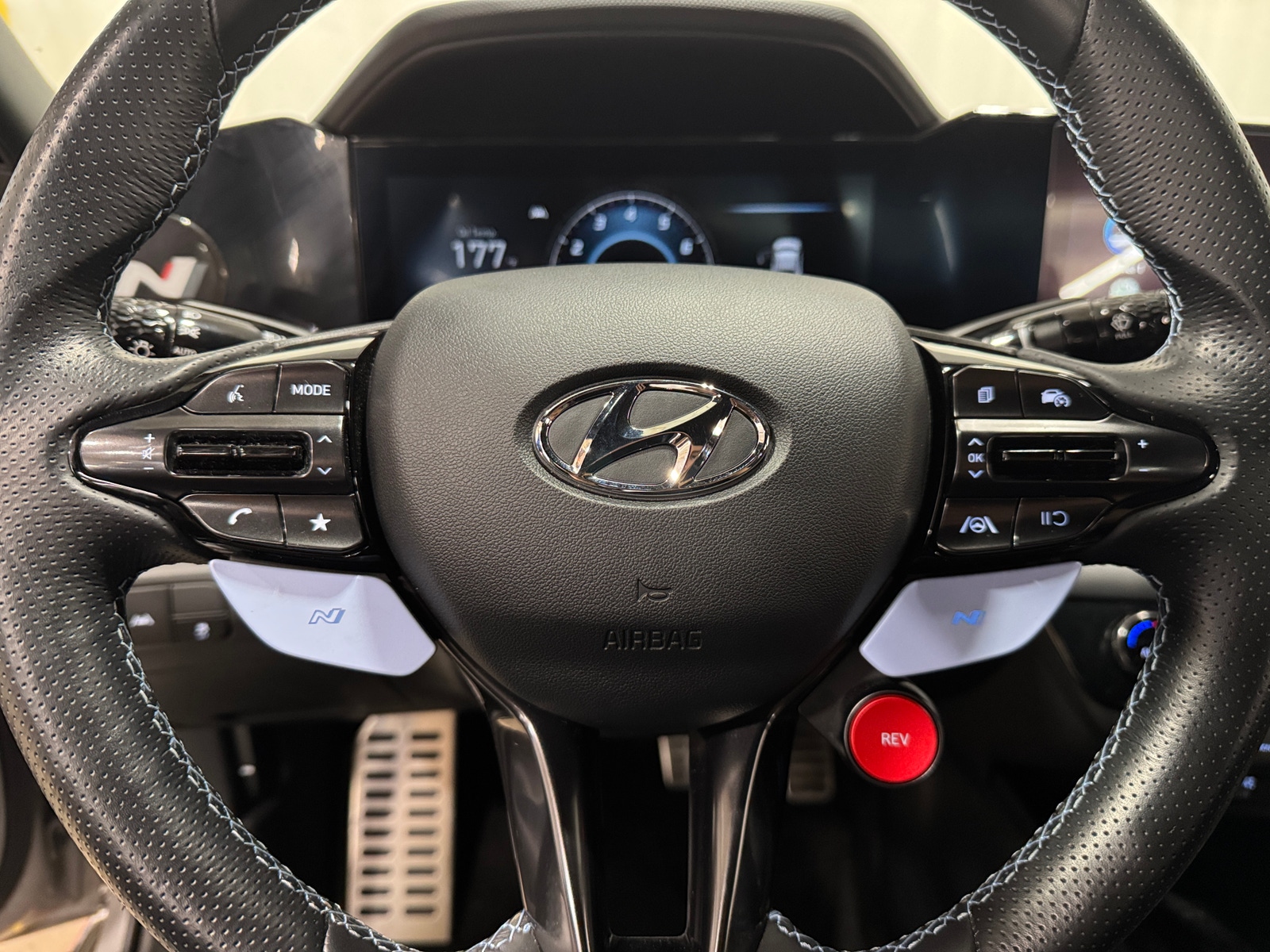 Thumbnail: 2022 Hyundai Elantra - 4