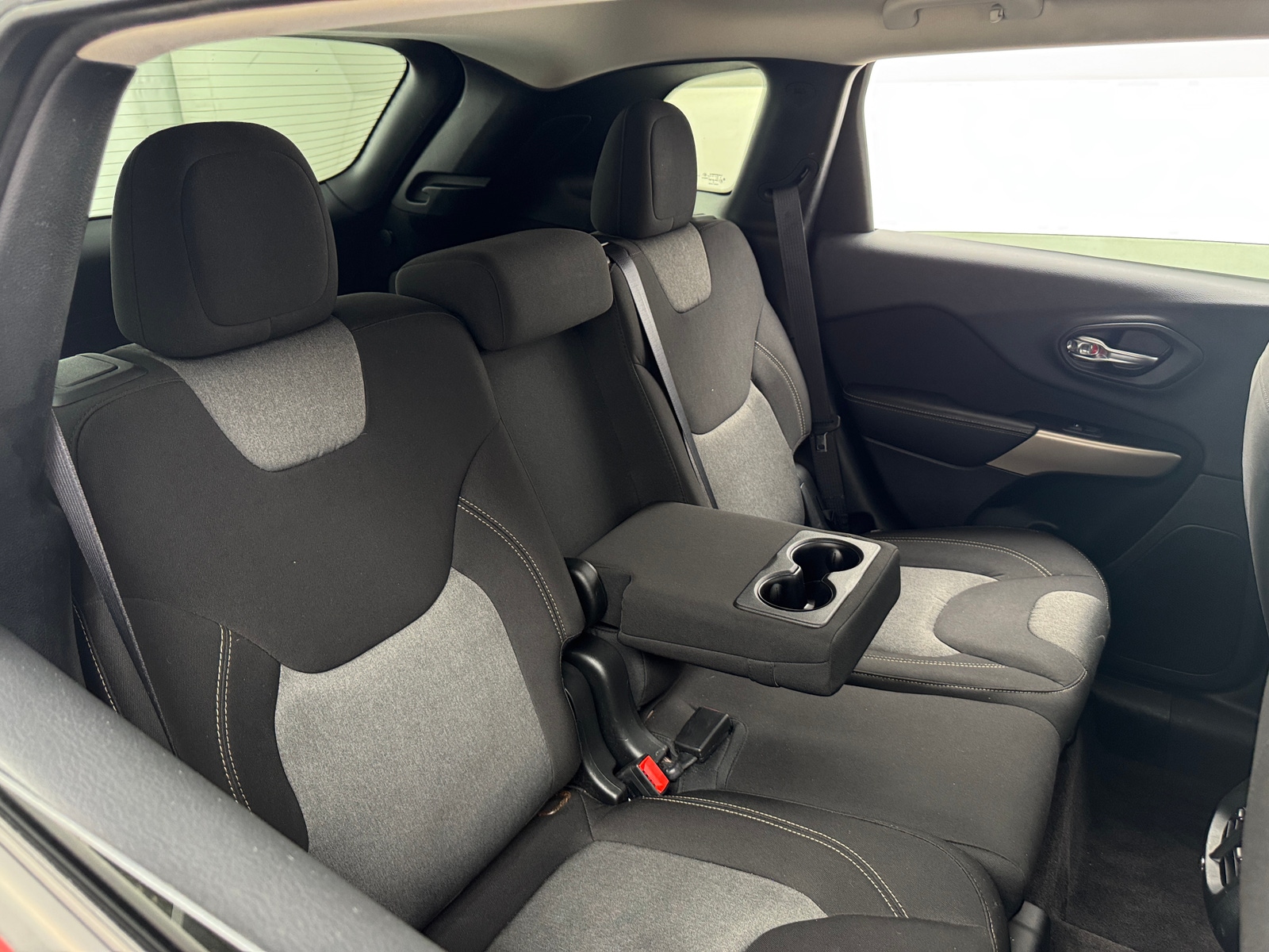 Thumbnail: 2018 Jeep Cherokee - 6