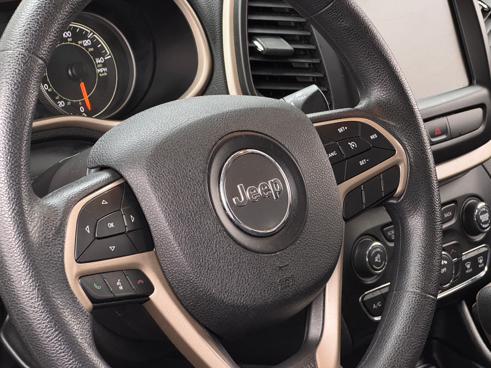 Thumbnail: 2018 Jeep Cherokee - 5