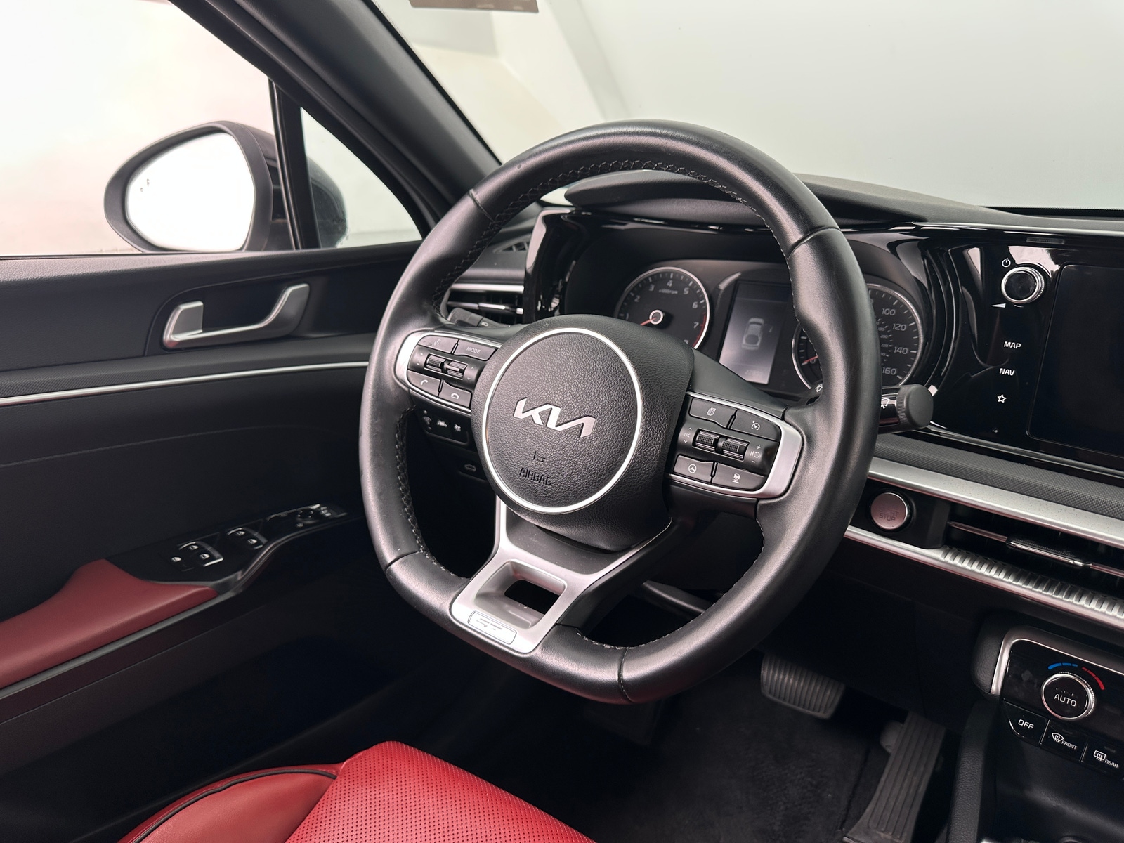 Thumbnail: 2023 Kia K5 - 4