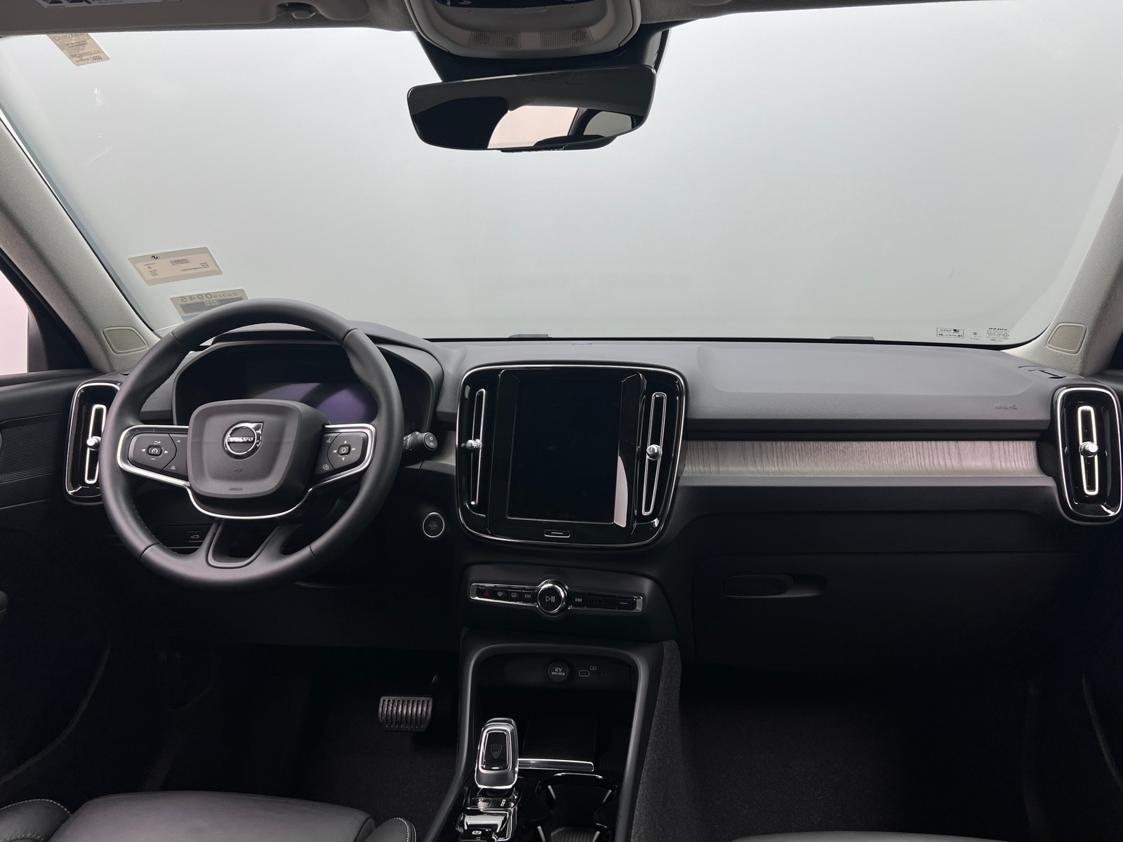 Thumbnail: 2023 Volvo XC40 - 2