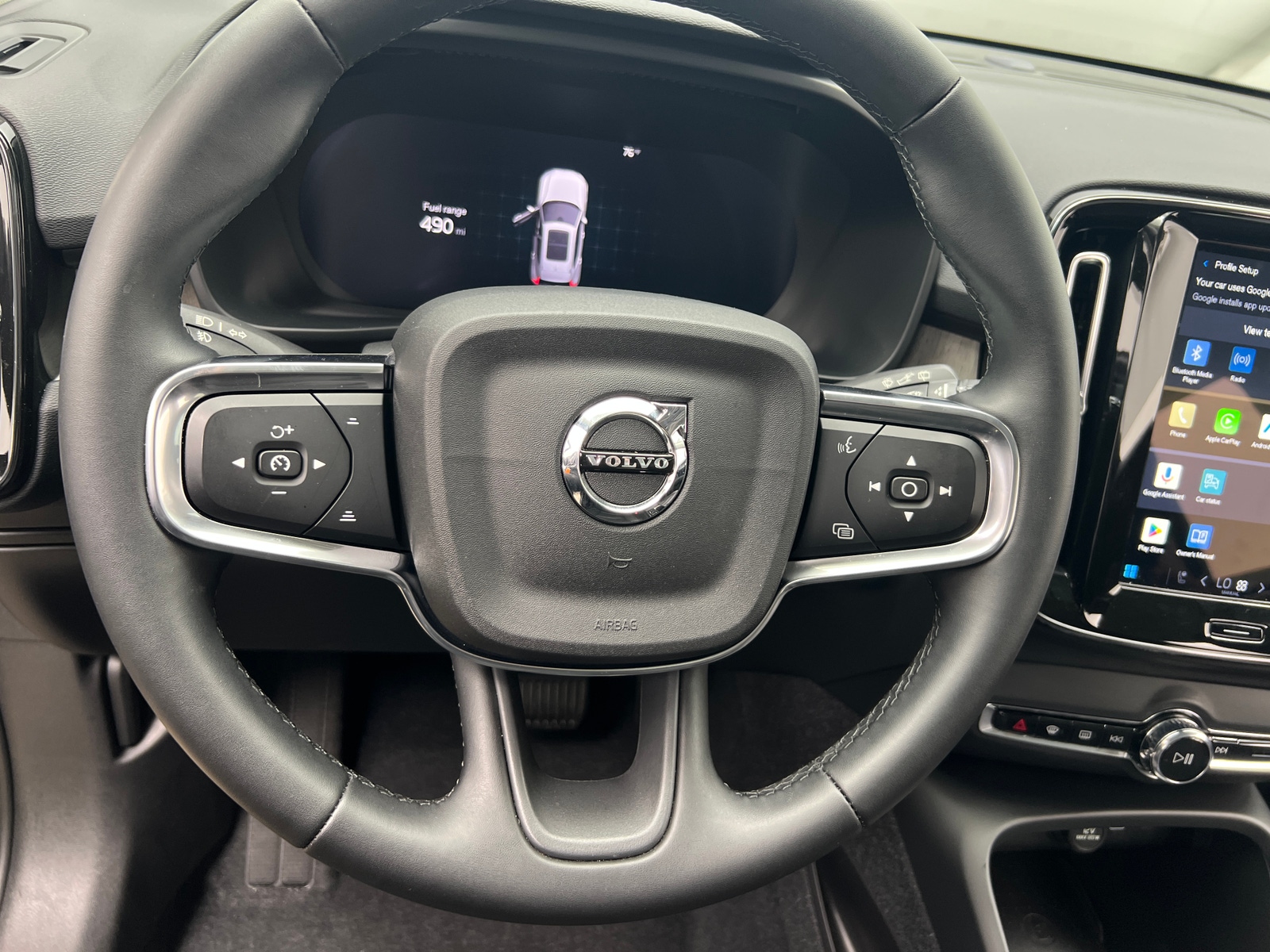 Thumbnail: 2023 Volvo XC40 - 4