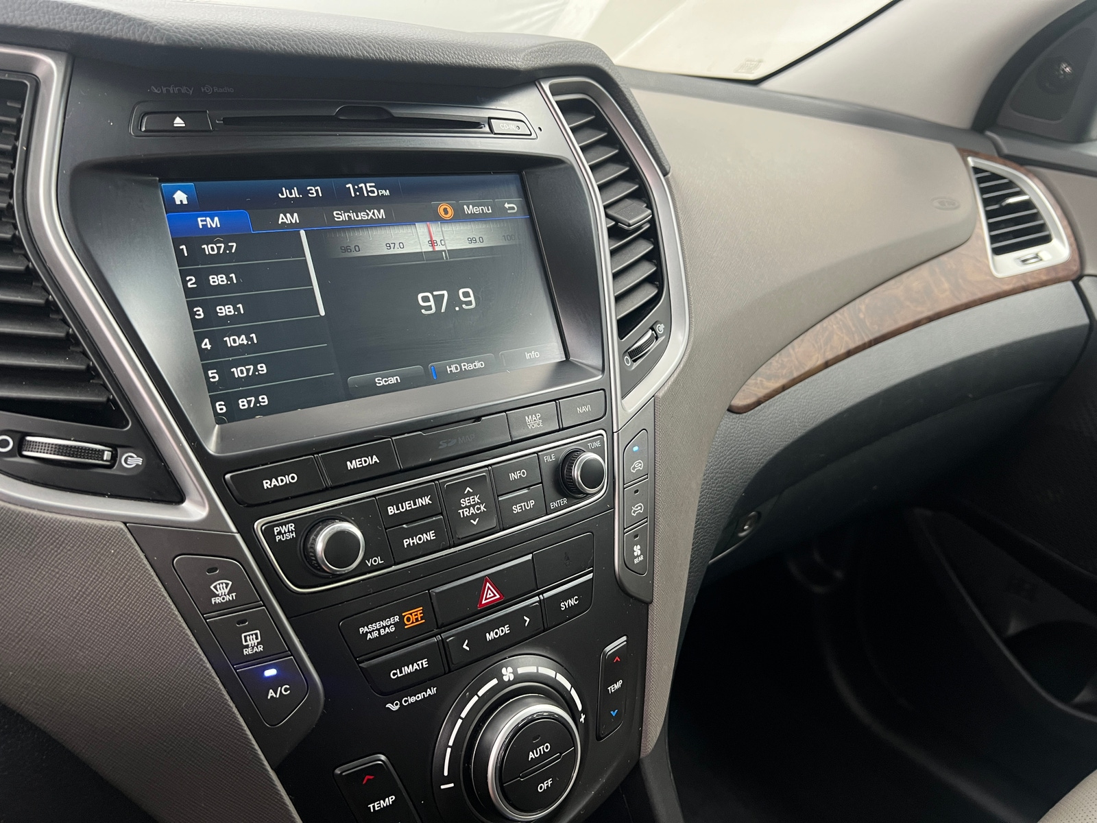 Thumbnail: 2017 Hyundai Santa Fe - 3