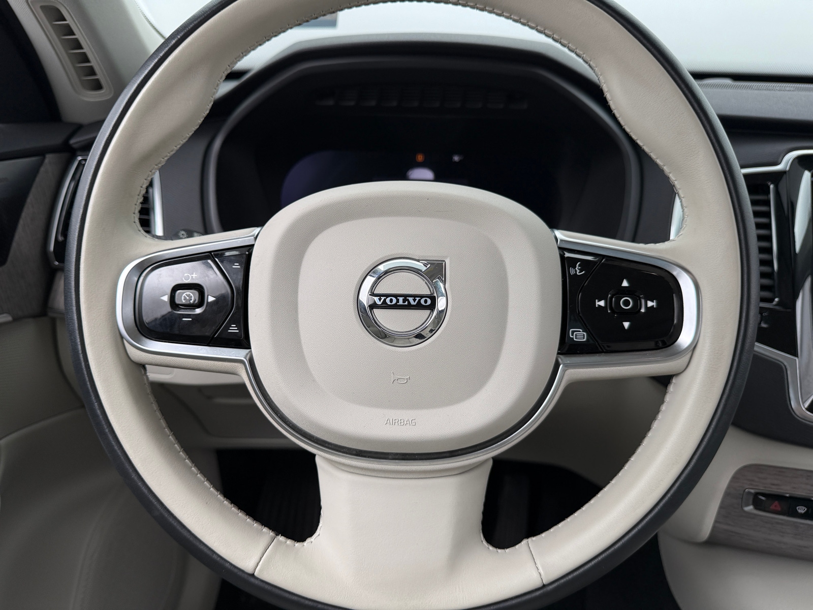 Thumbnail: 2023 Volvo XC90 - 4