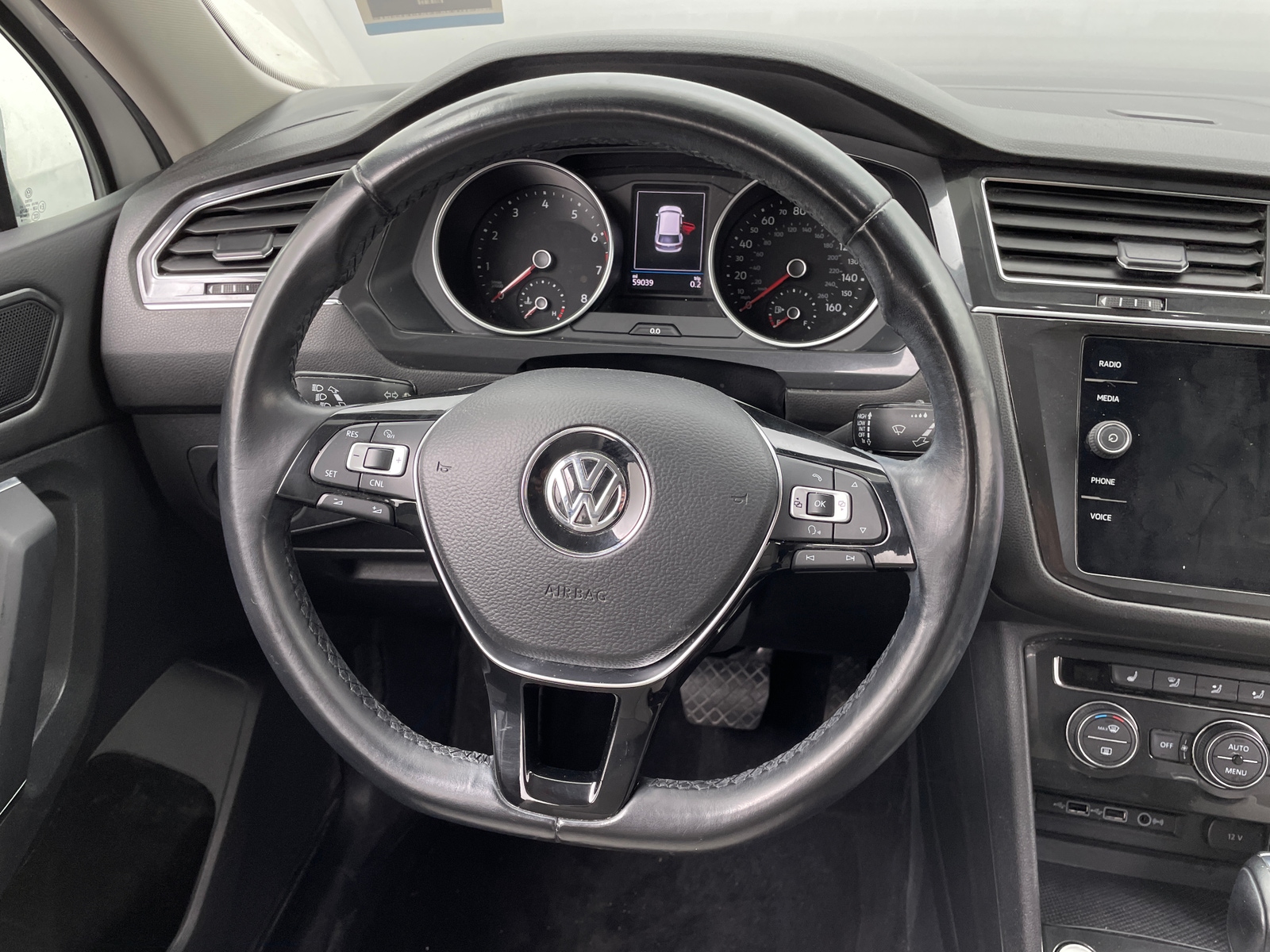 Thumbnail: 2018 Volkswagen Tiguan - 4