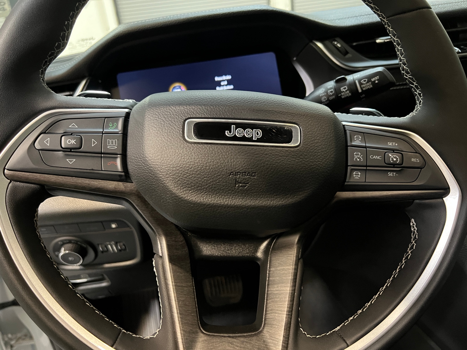 Thumbnail: 2024 Jeep Grand Cherokee - 4