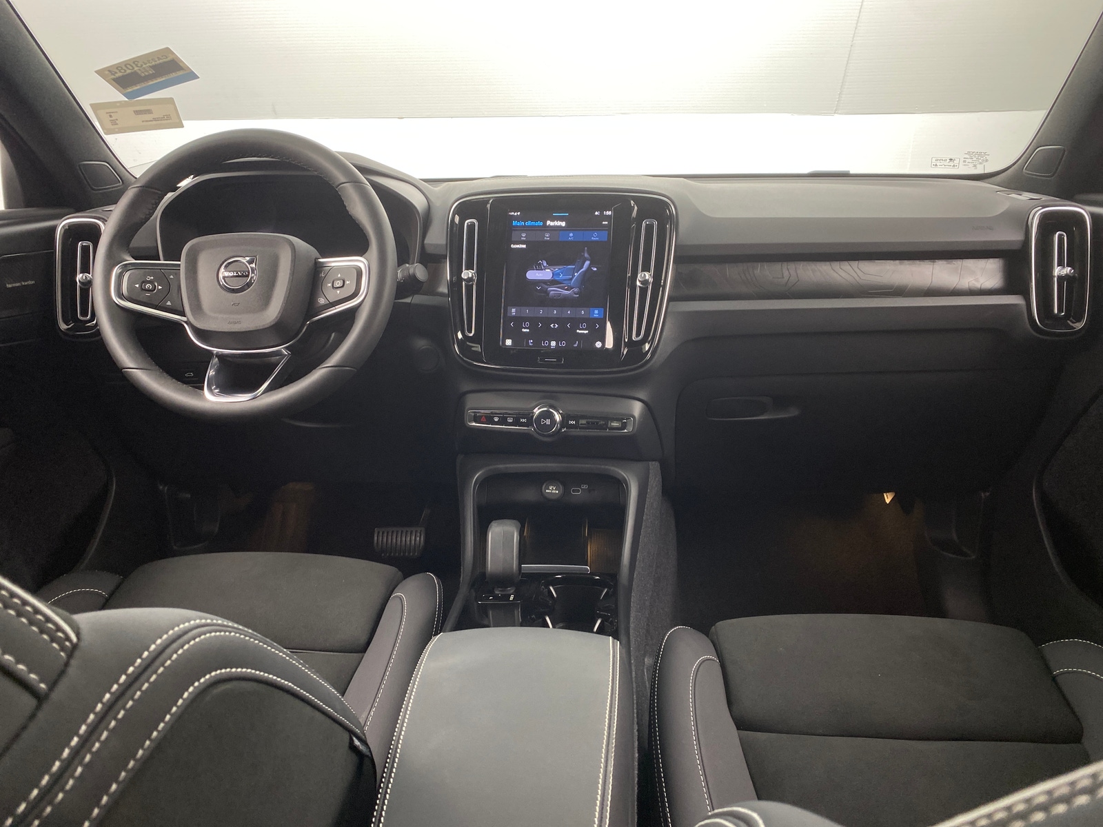 Thumbnail: 2023 Volvo C40 - 3