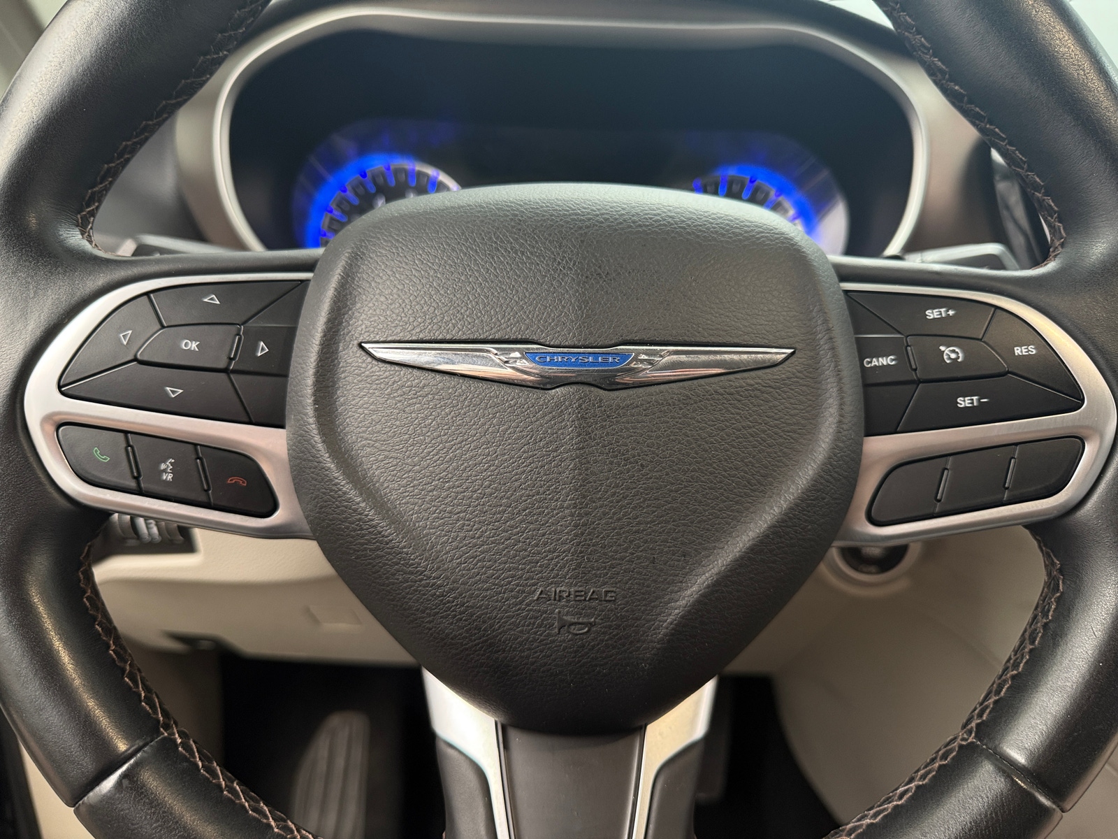 Thumbnail: 2018 Chrysler Pacifica - 4