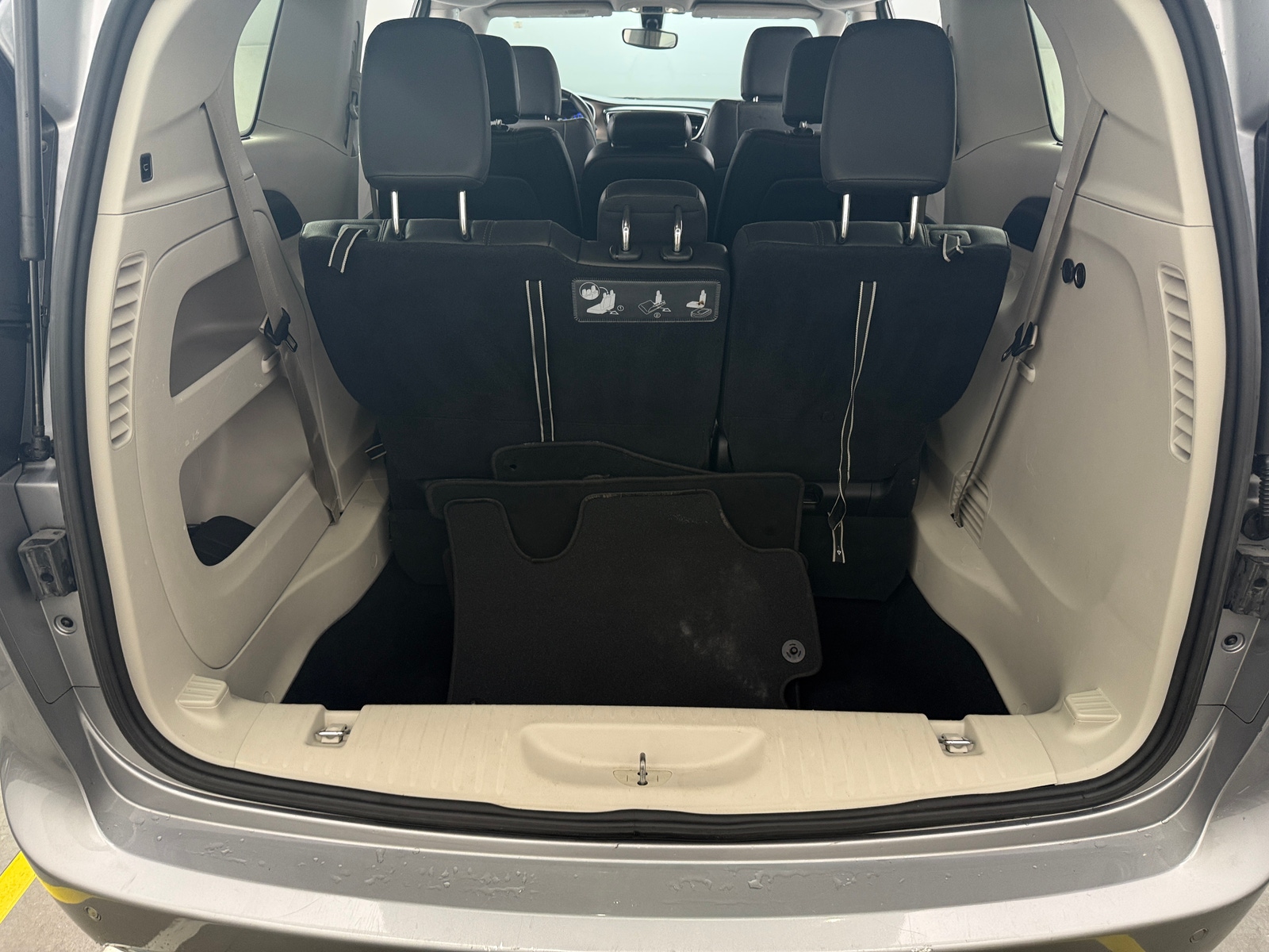 Thumbnail: 2018 Chrysler Pacifica - 6