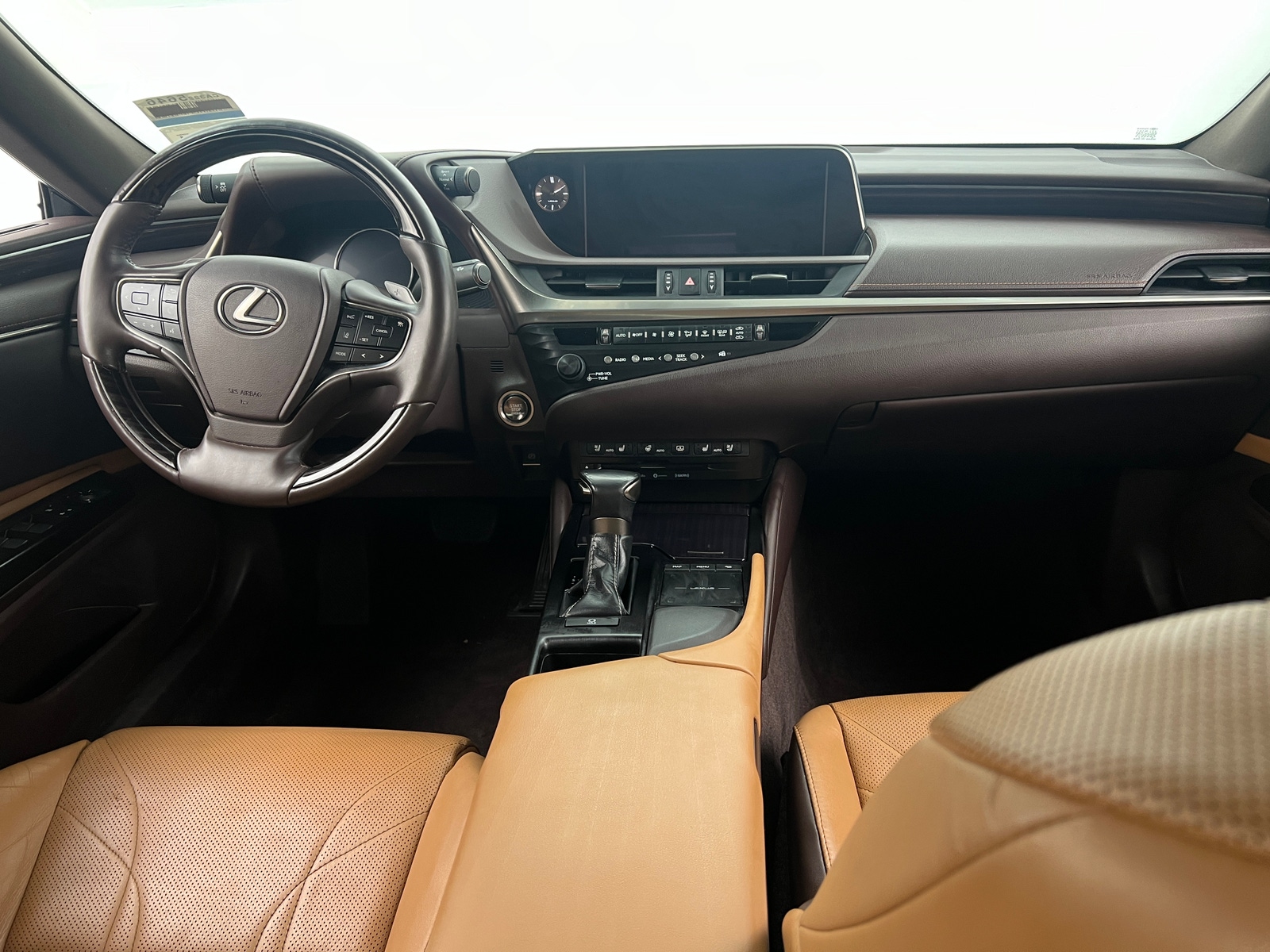 Thumbnail: 2019 Lexus ES - 3
