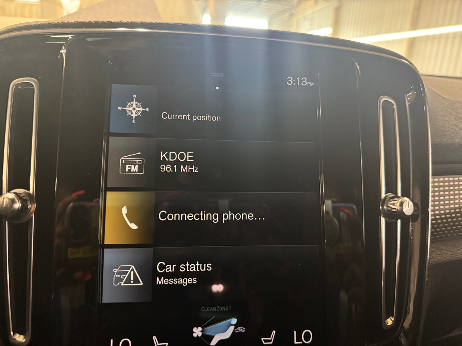 Thumbnail: 2021 Volvo XC40 - 3