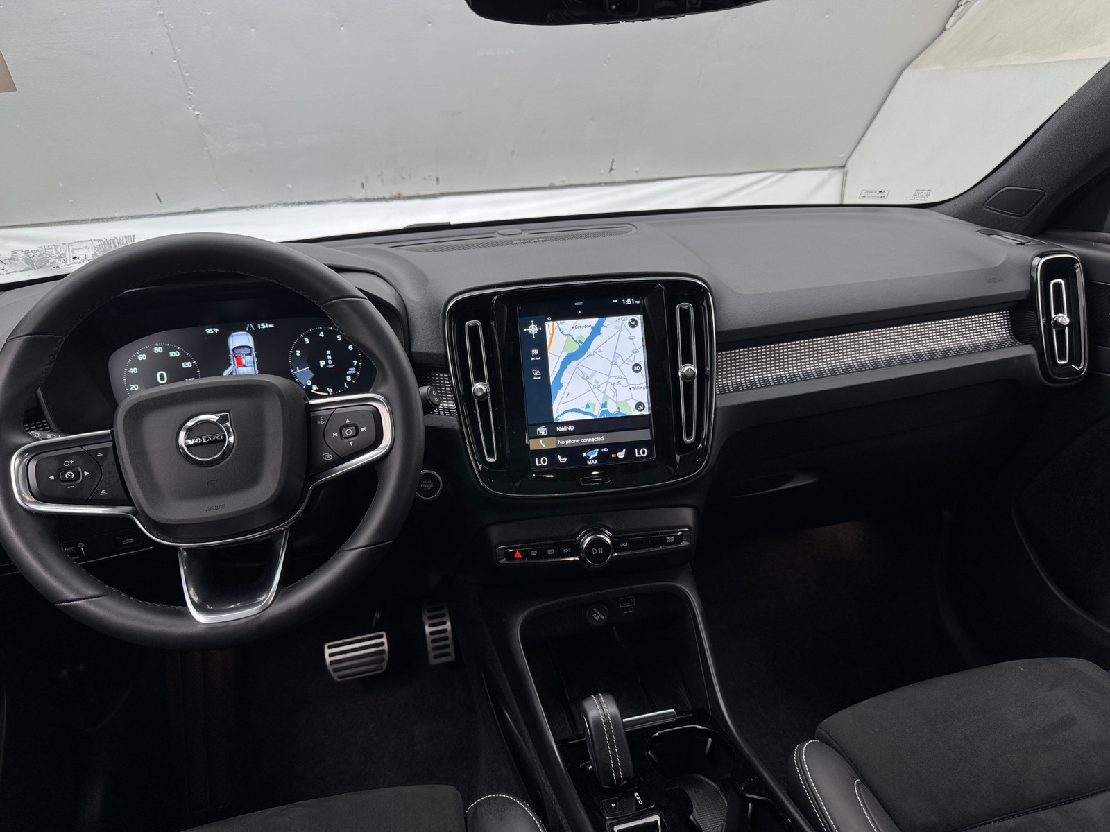 Thumbnail: 2022 Volvo XC40 - 2