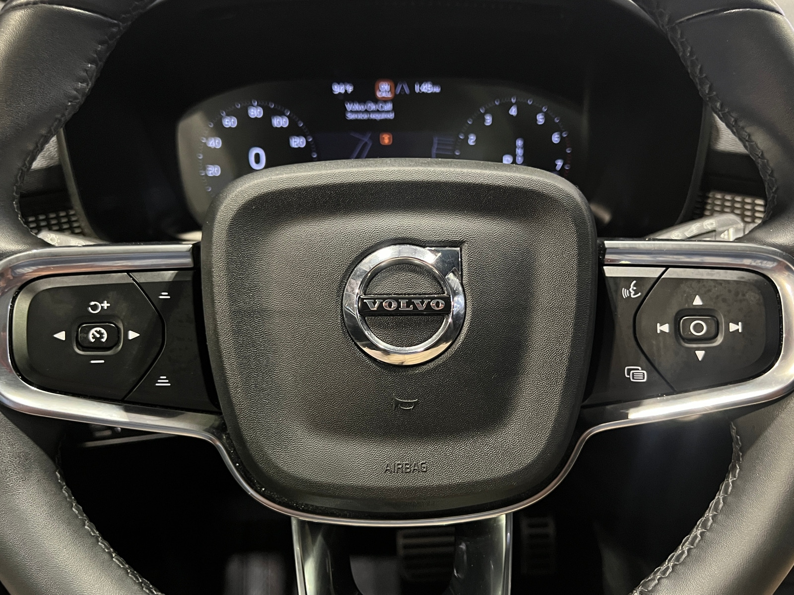 Thumbnail: 2022 Volvo XC40 - 4