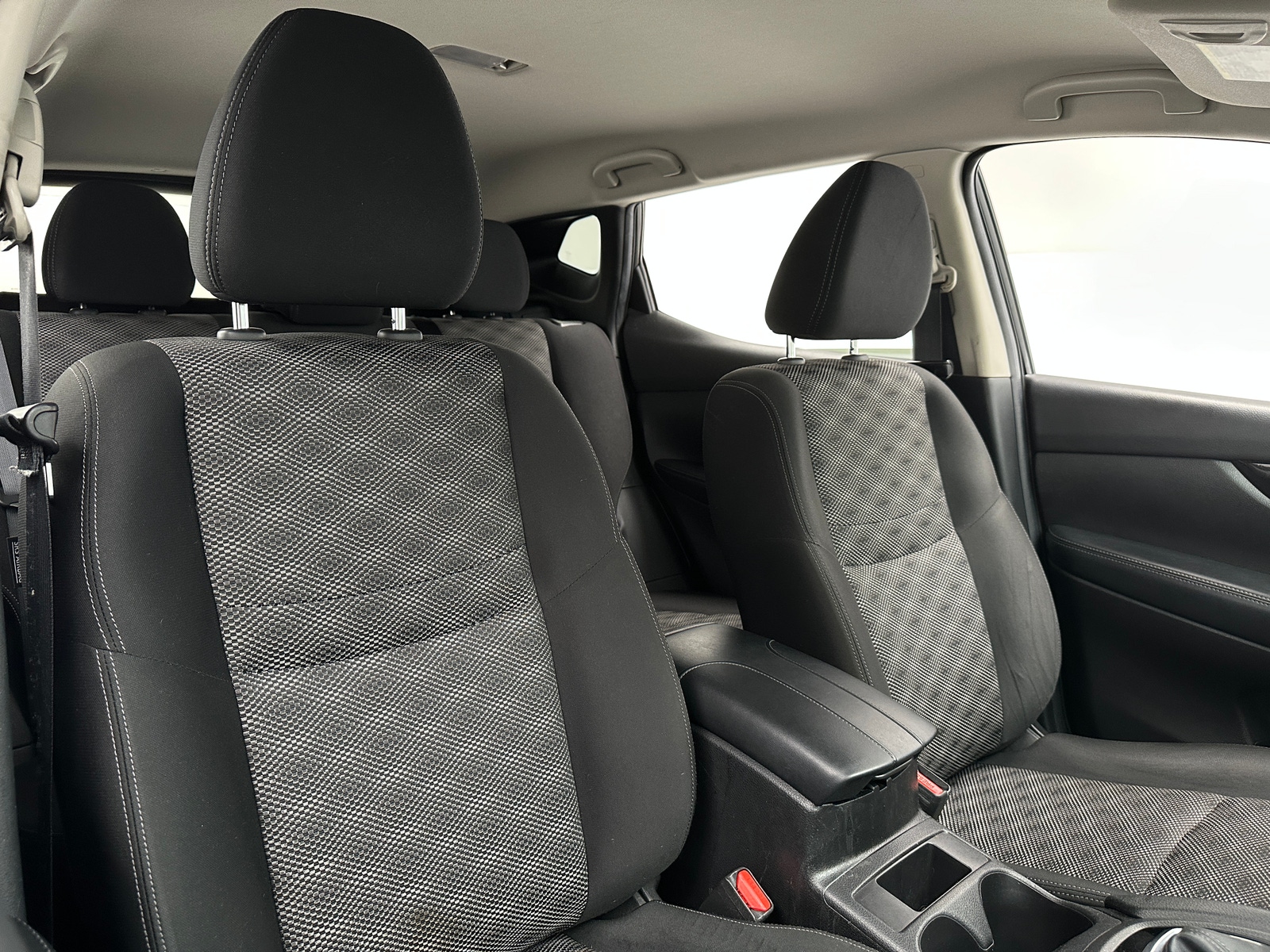 Thumbnail: 2017 Nissan Rogue Sport - 2