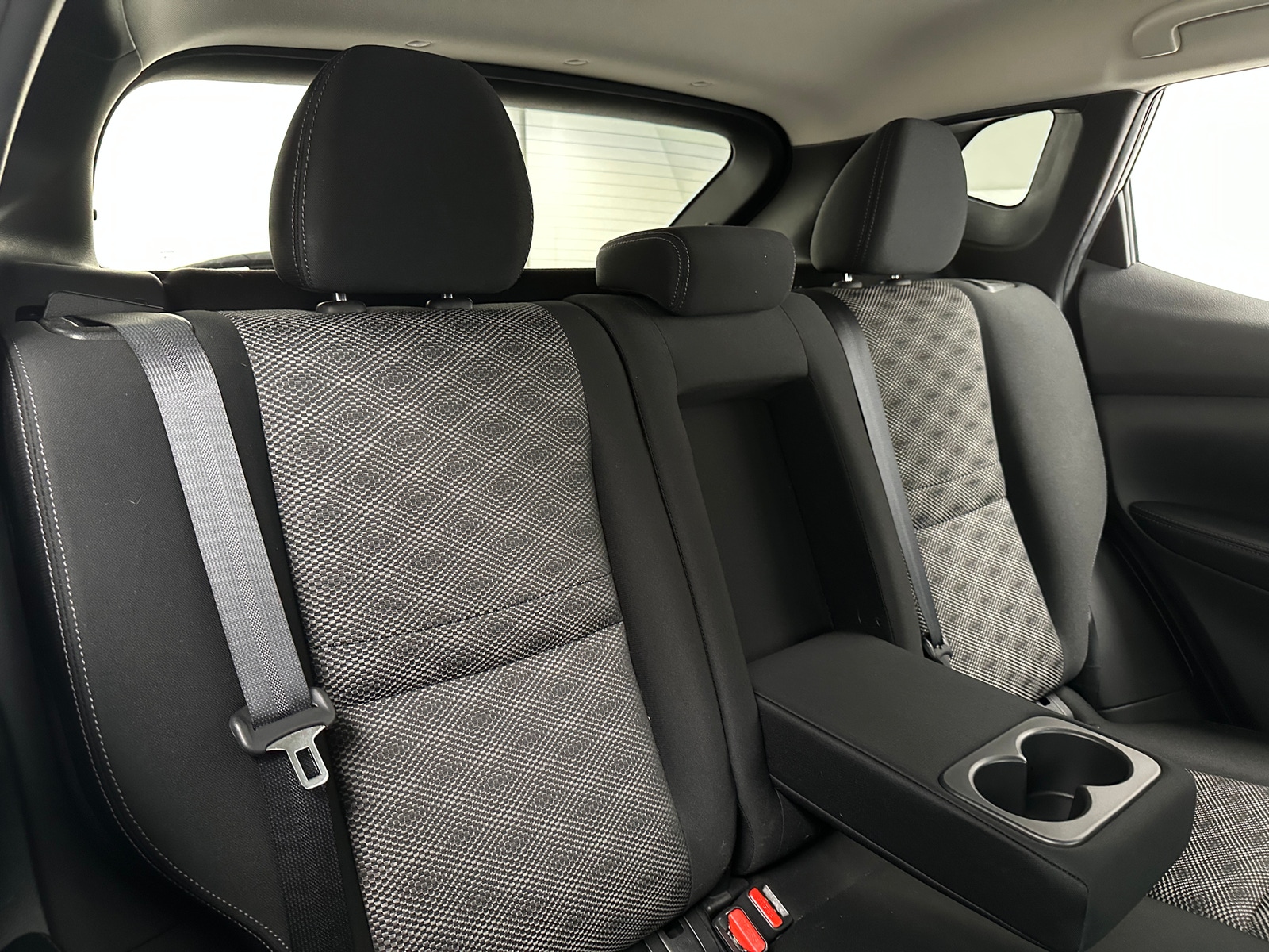 Thumbnail: 2017 Nissan Rogue Sport - 6