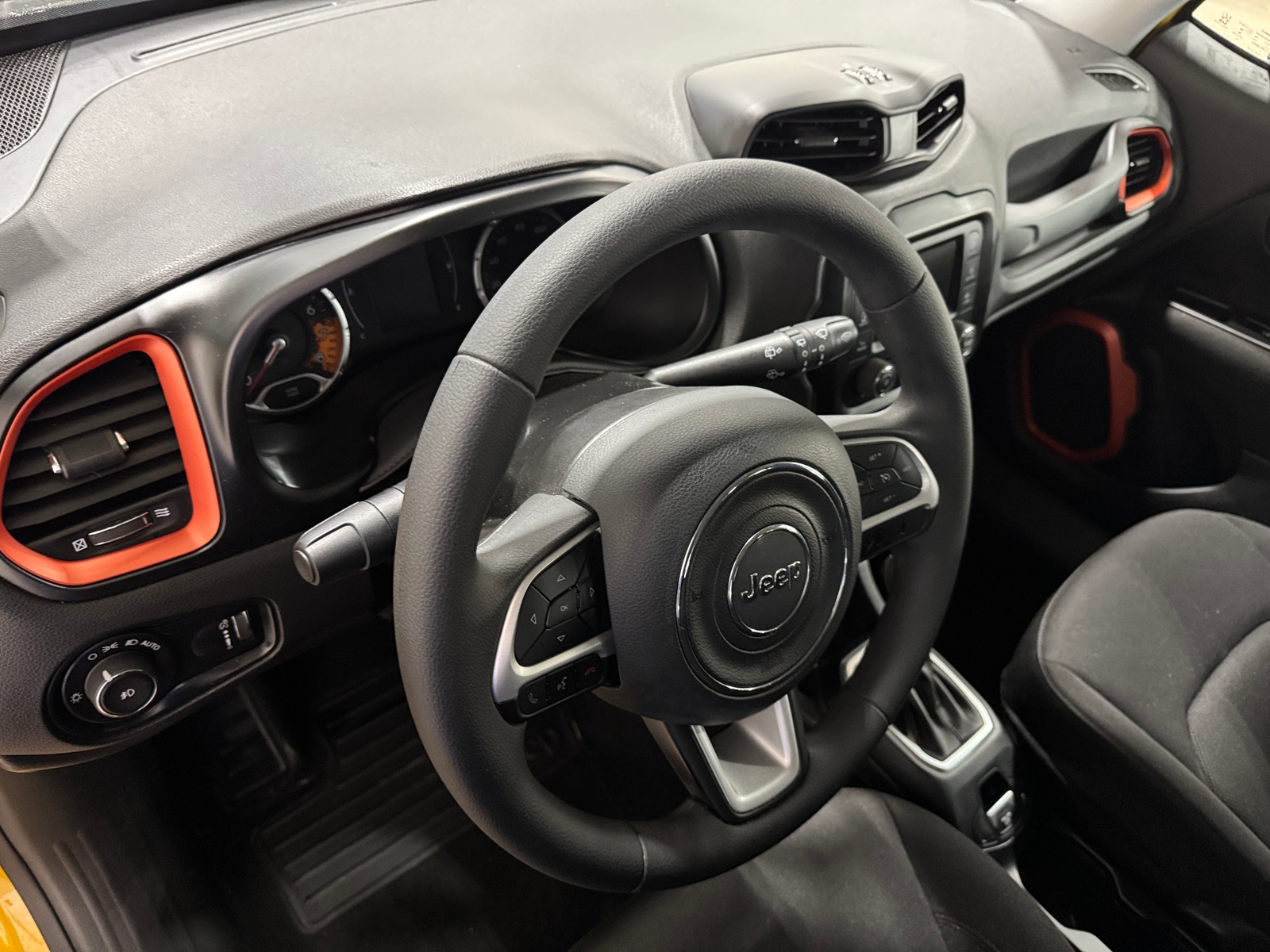 Thumbnail: 2018 Jeep Renegade - 3