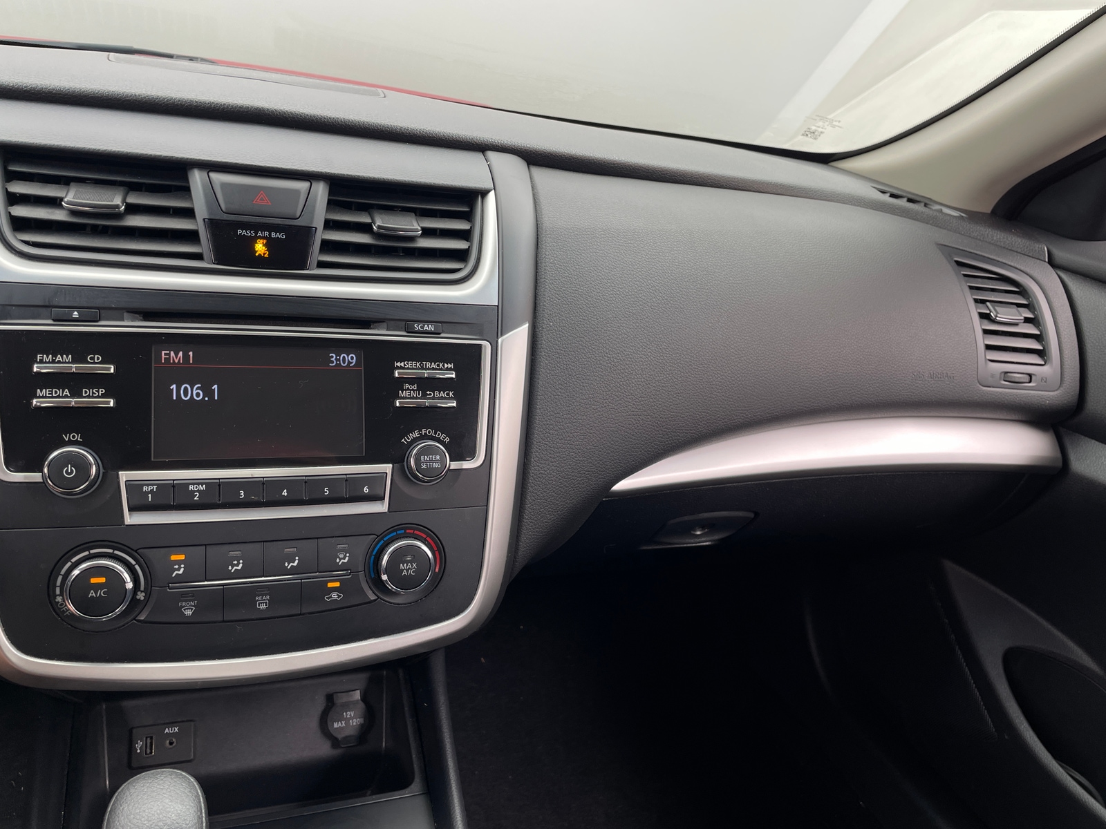 Thumbnail: 2017 Nissan Altima - 4