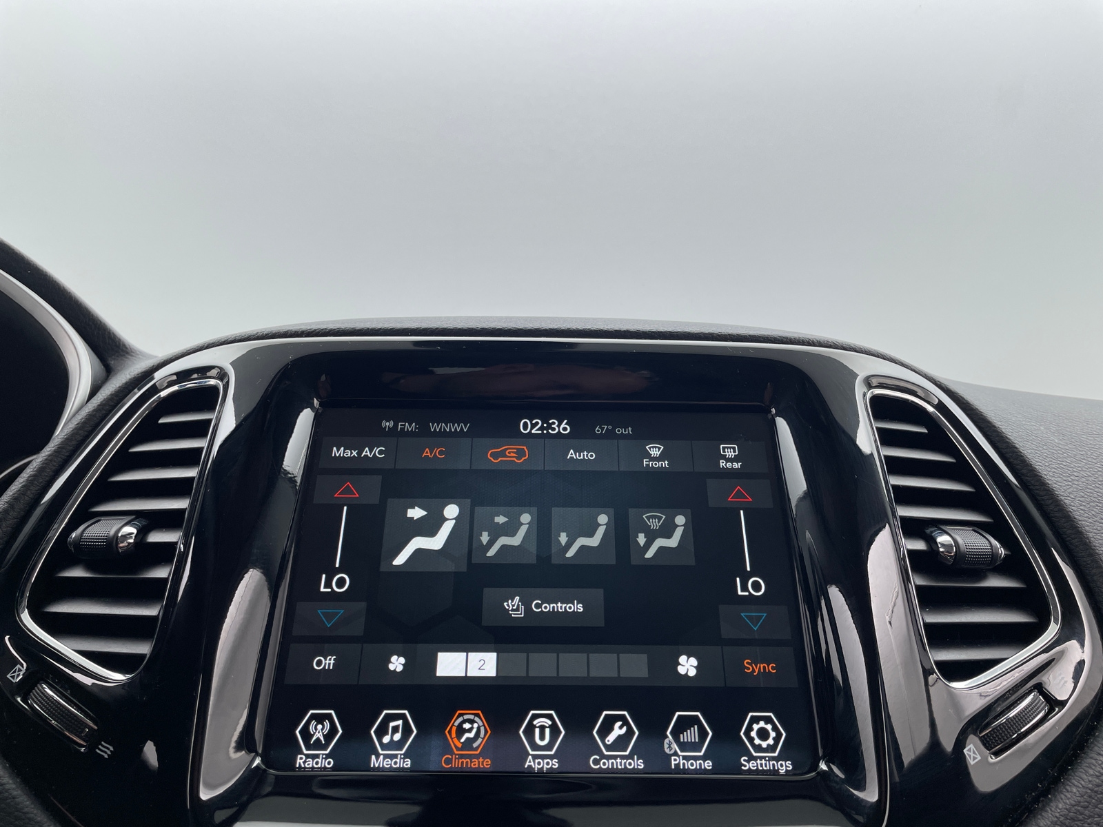 Thumbnail: 2018 Jeep Compass - 3
