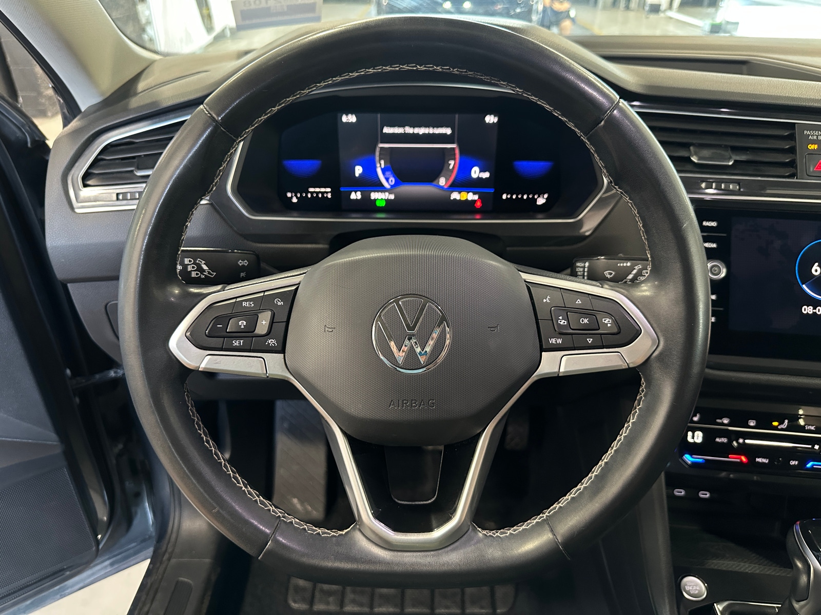 Thumbnail: 2022 Volkswagen Tiguan - 4
