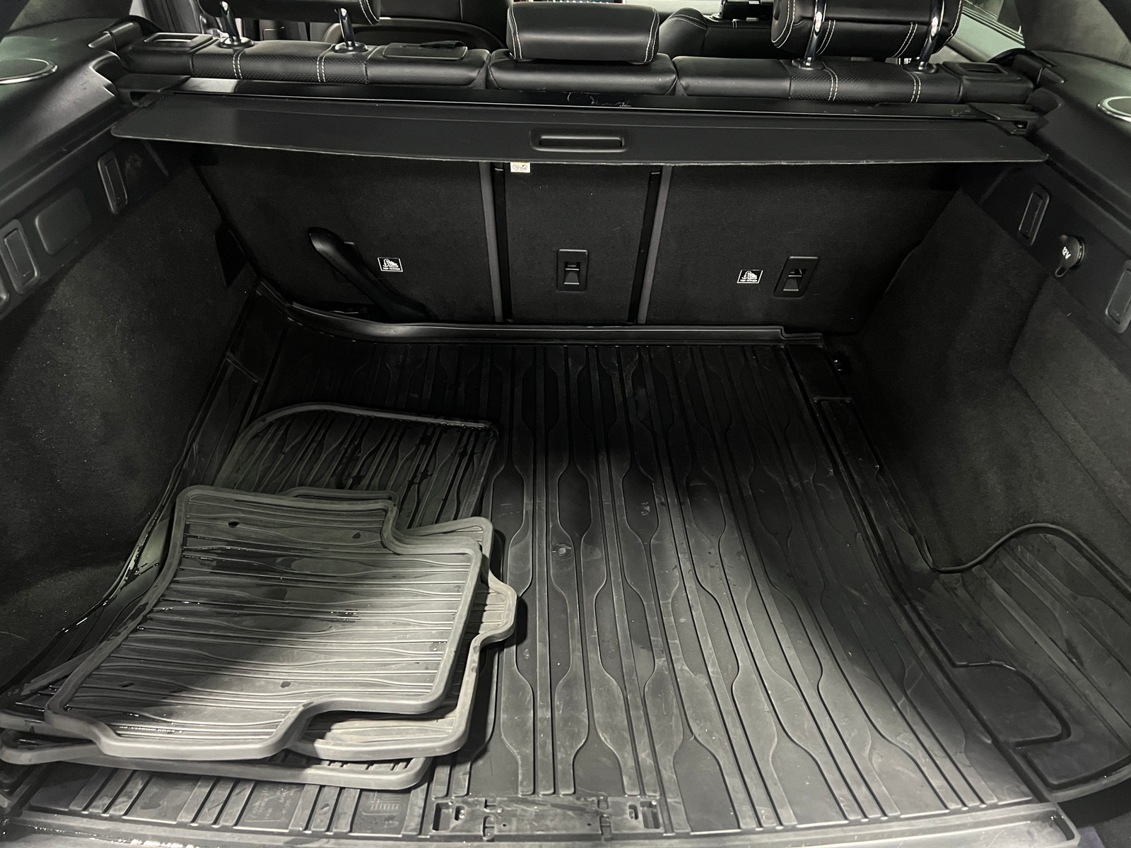 Thumbnail: 2020 Land Rover Range Rover Velar - 6