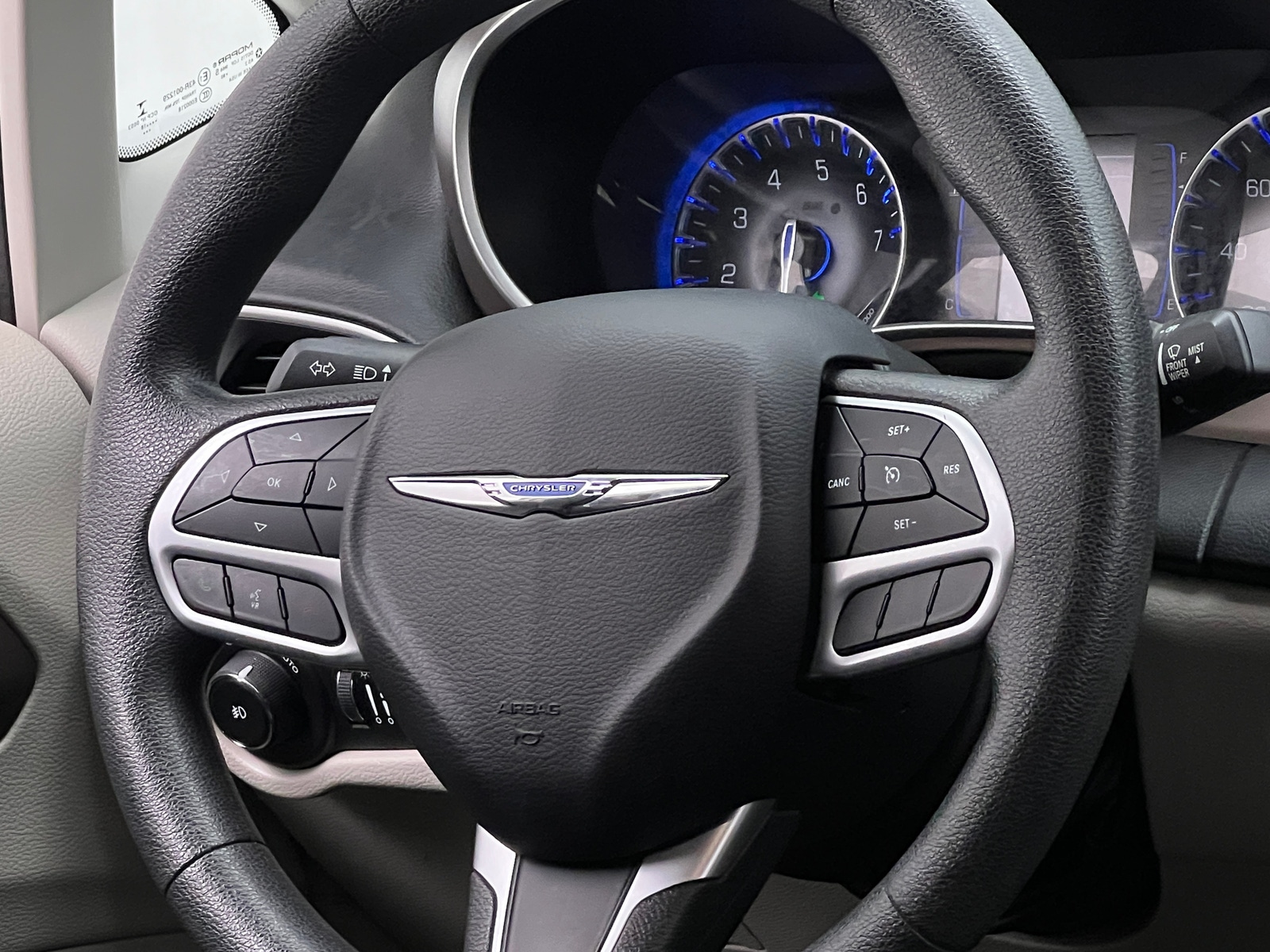 Thumbnail: 2018 Chrysler Pacifica - 5