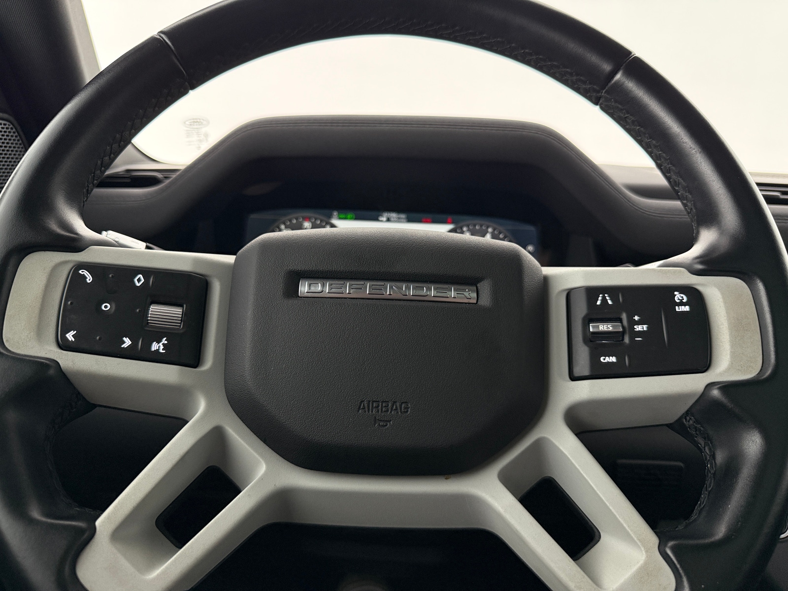 Thumbnail: 2021 Land Rover Defender - 4