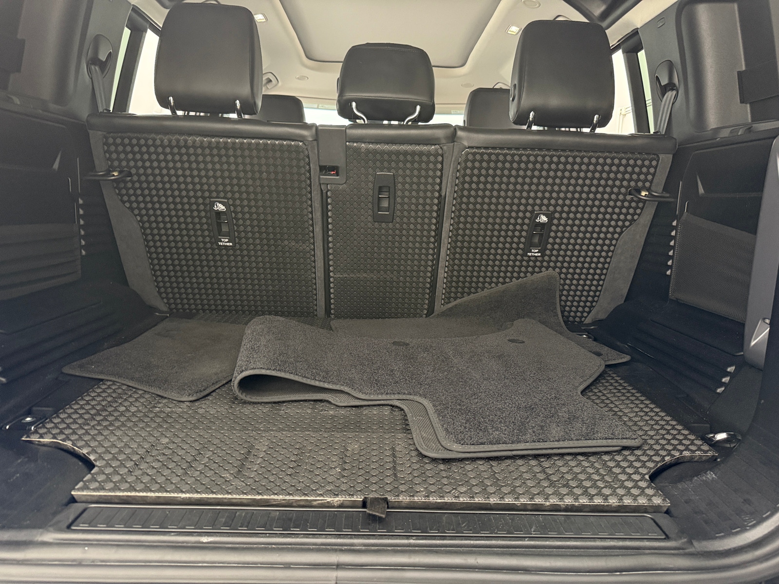 Thumbnail: 2021 Land Rover Defender - 6