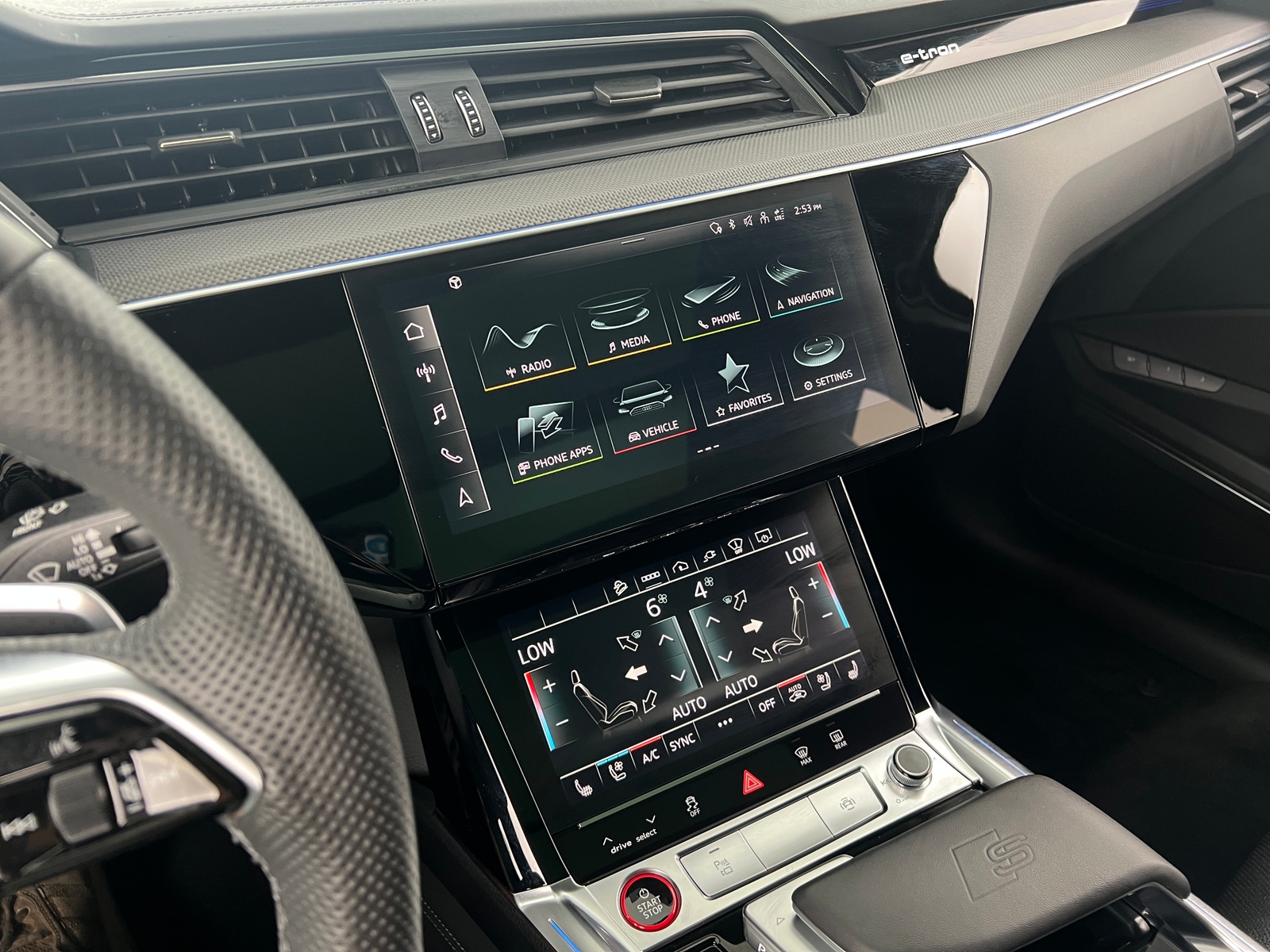 Thumbnail: 2022 Audi e-tron S - 3