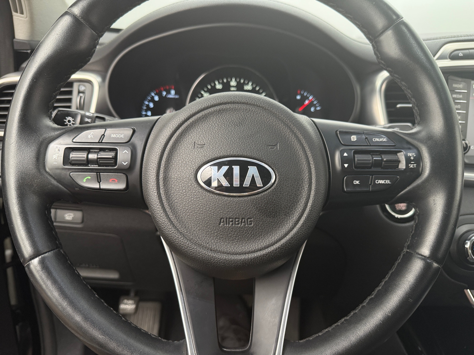 Thumbnail: 2017 Kia Sorento - 4