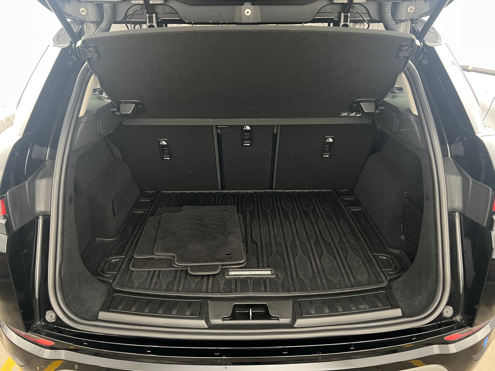 Thumbnail: 2020 Land Rover Range Rover Evoque - 6