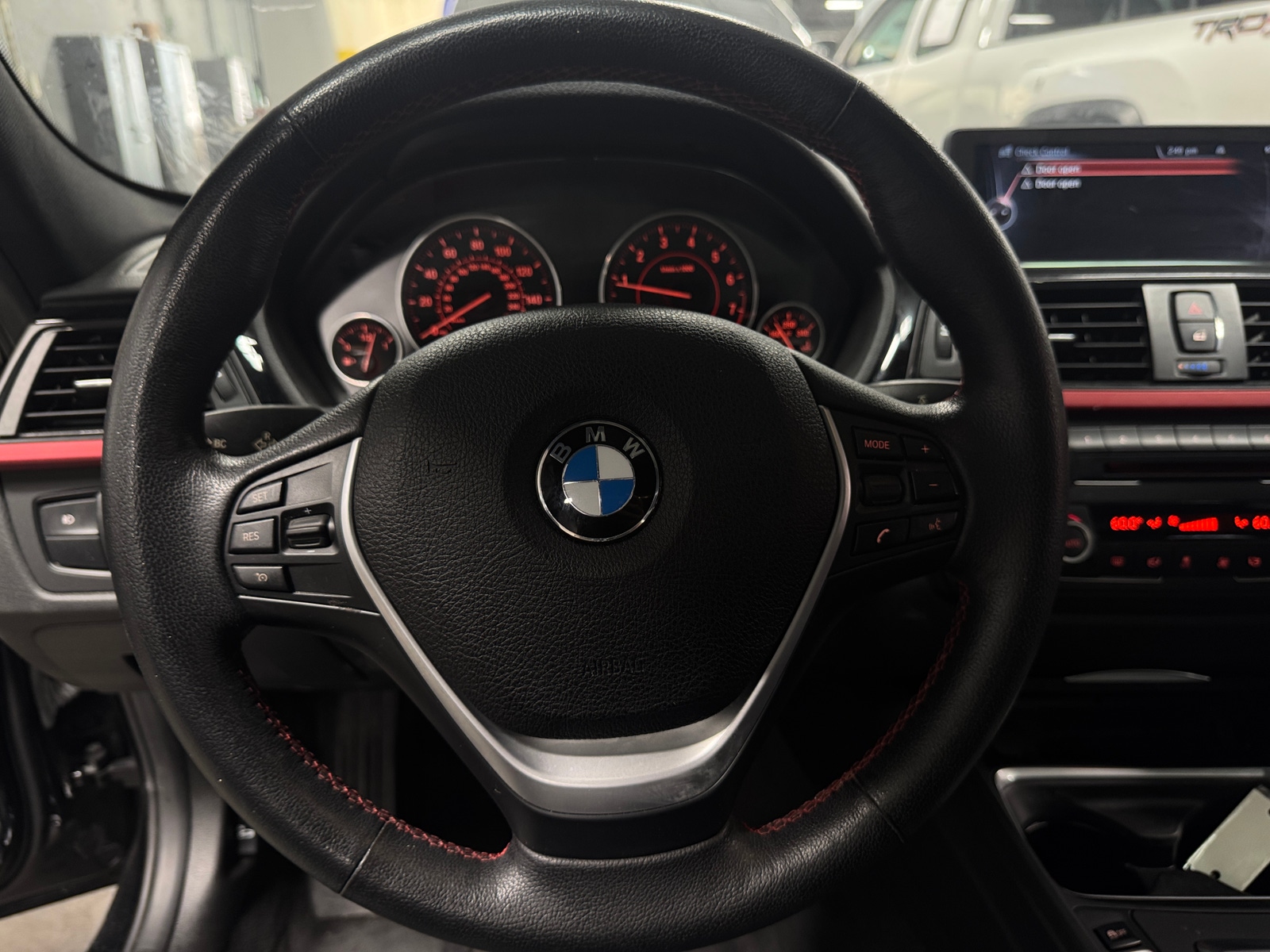 Thumbnail: 2015 BMW 3 Series - 4