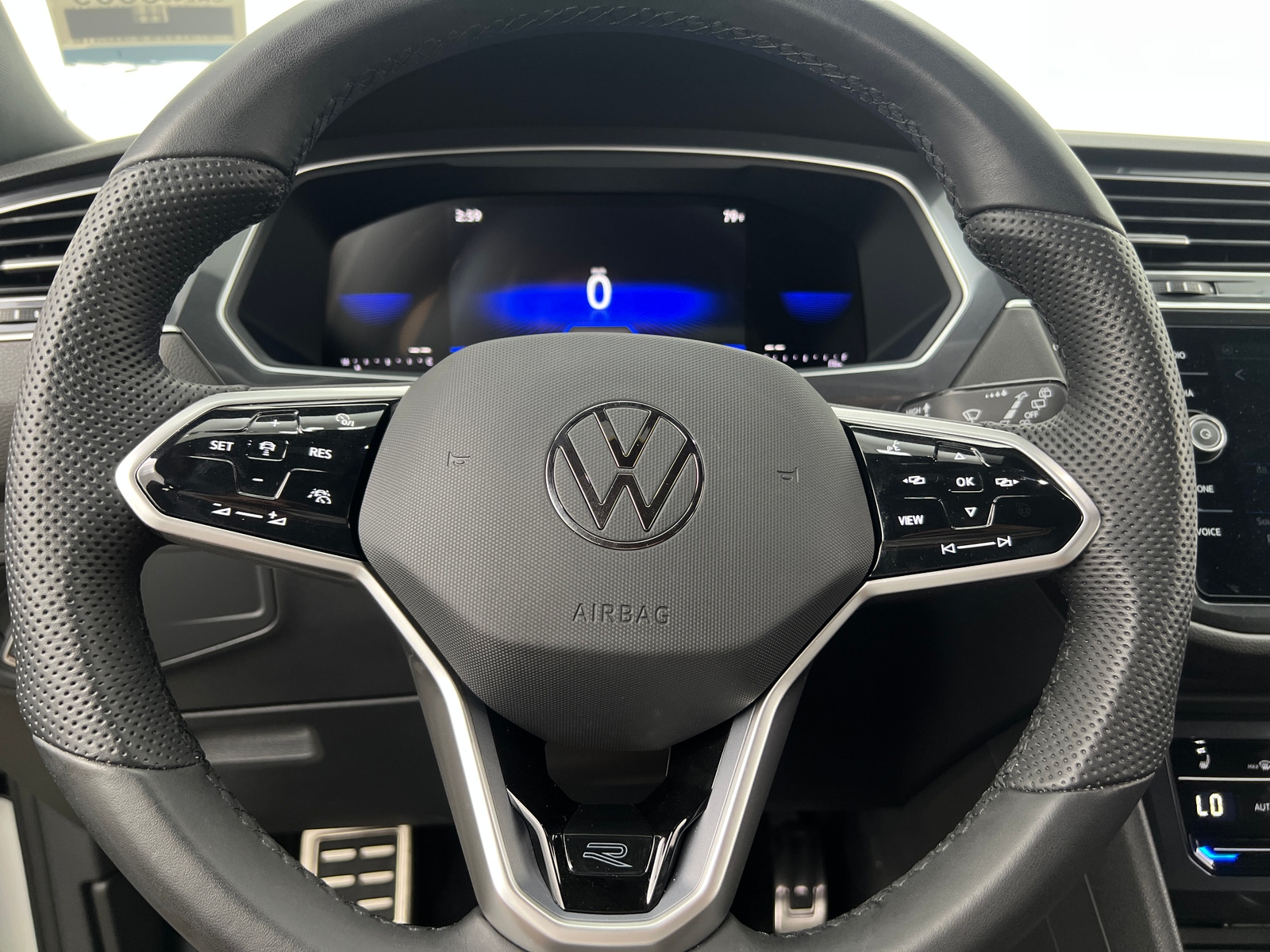 Thumbnail: 2024 Volkswagen Tiguan - 4