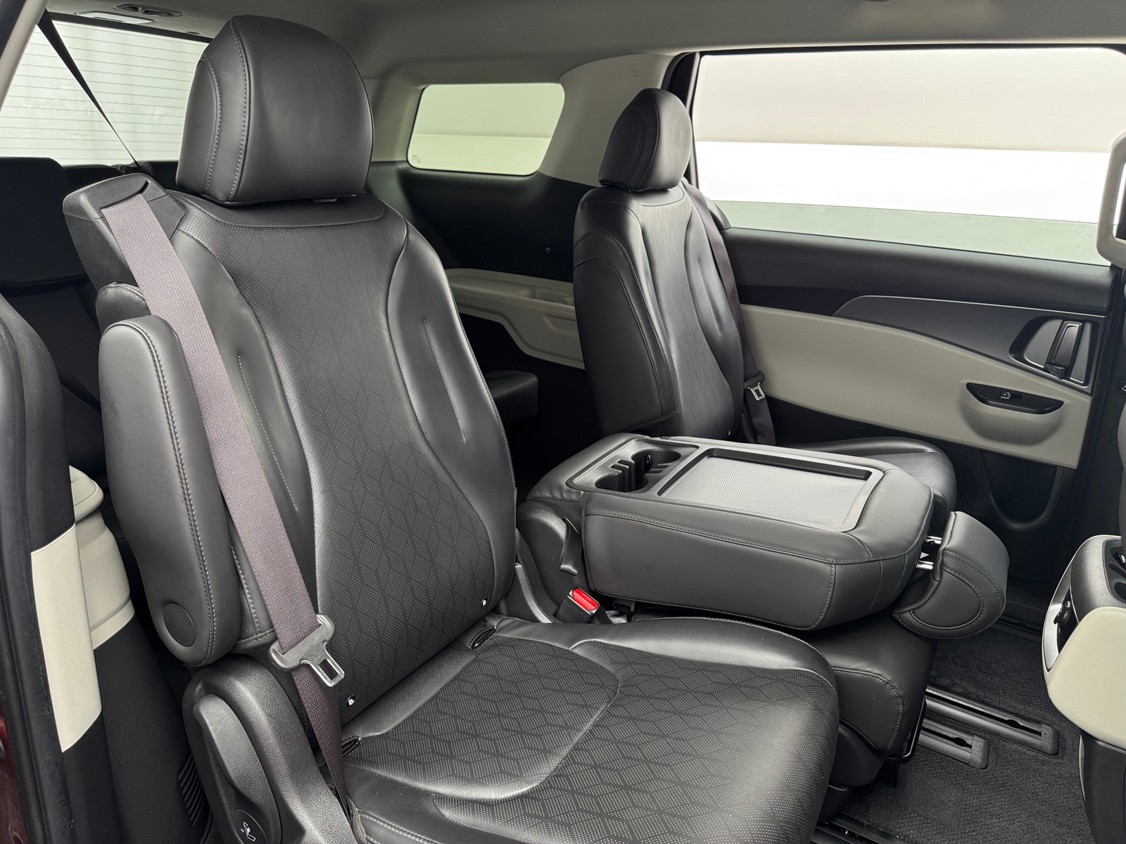 Thumbnail: 2022 Kia Carnival - 4