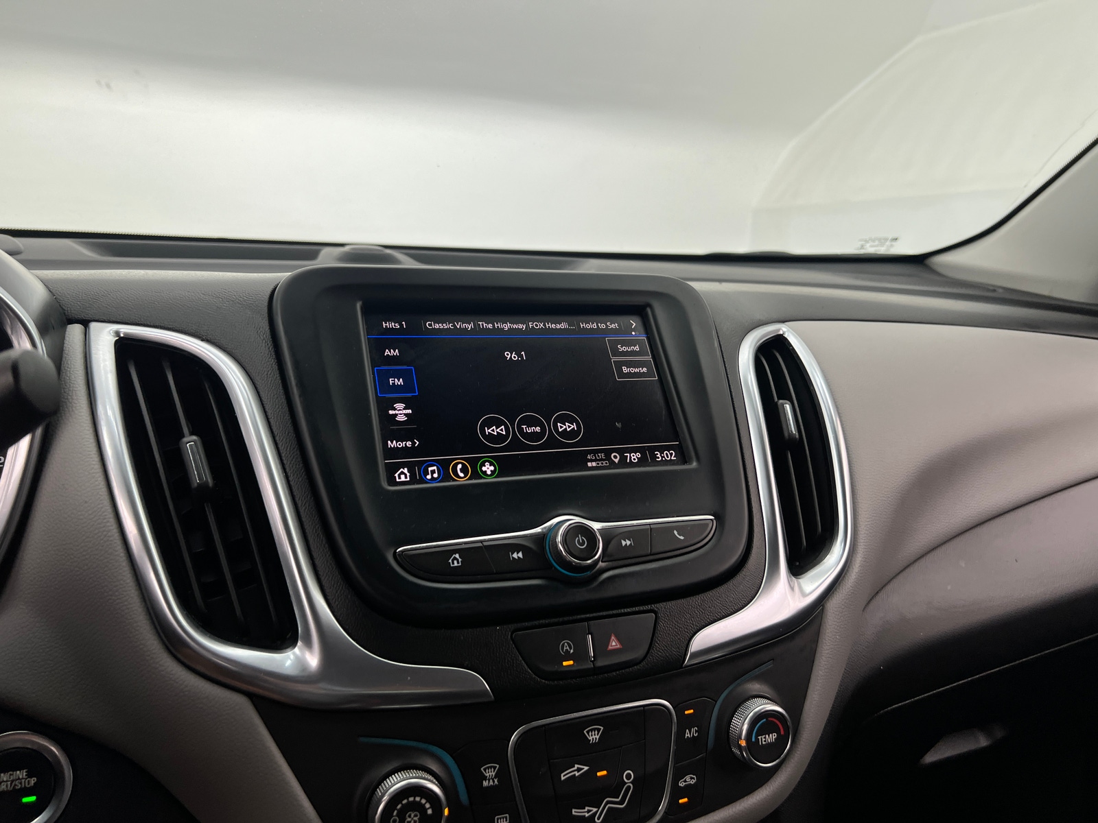 Thumbnail: 2022 Chevrolet Equinox - 4